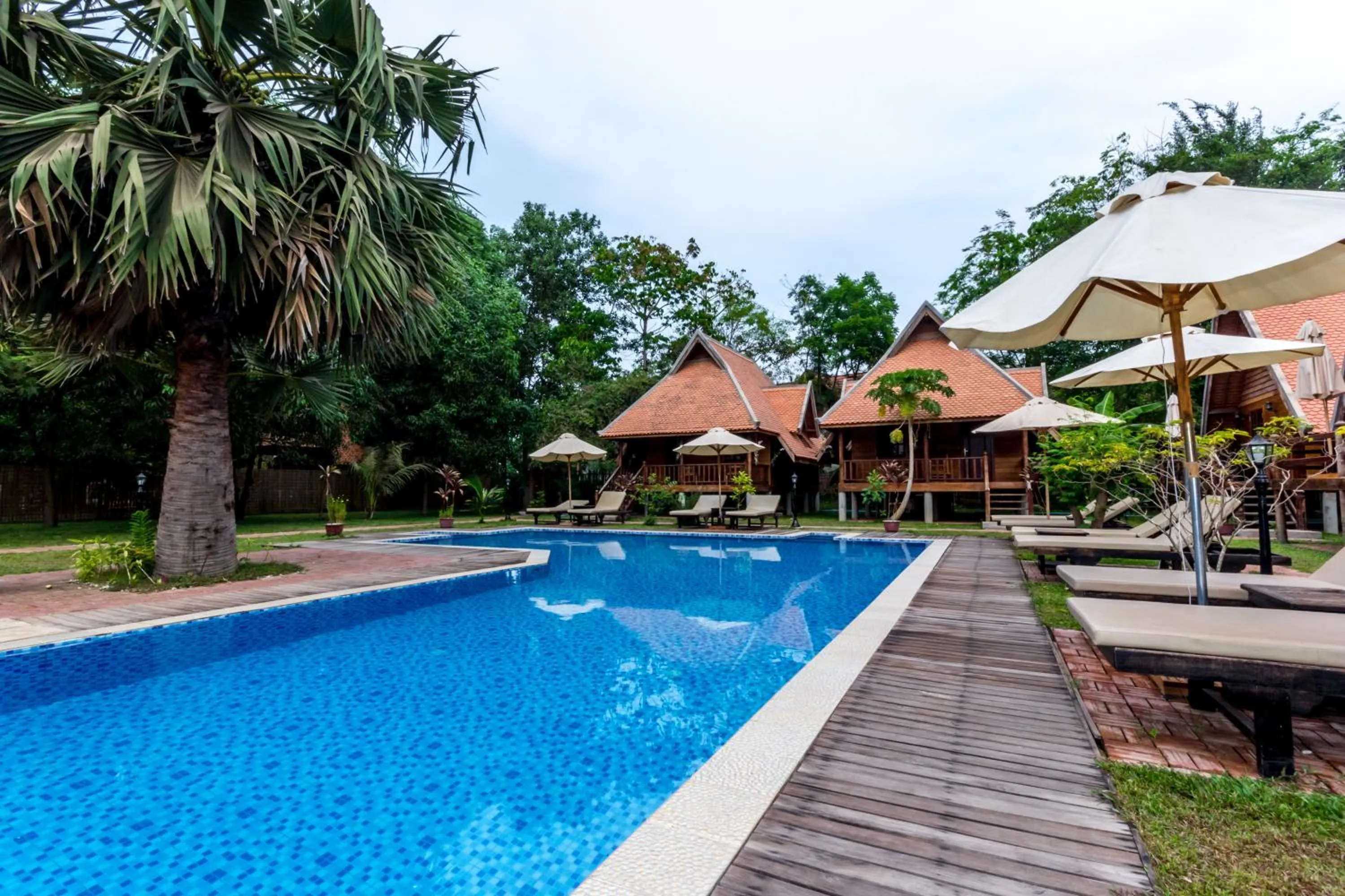Deluxe Triple Room with Balcony - Free Pickup in Angkor Heart Bungalow