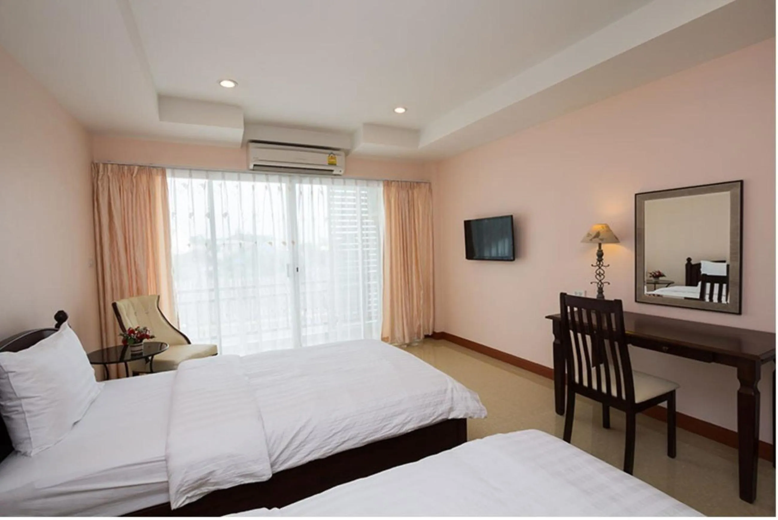 Standard Twin Room in Takanta Place