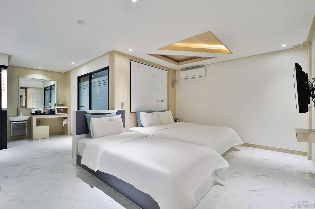 Superior Twin Room in Time Hotel