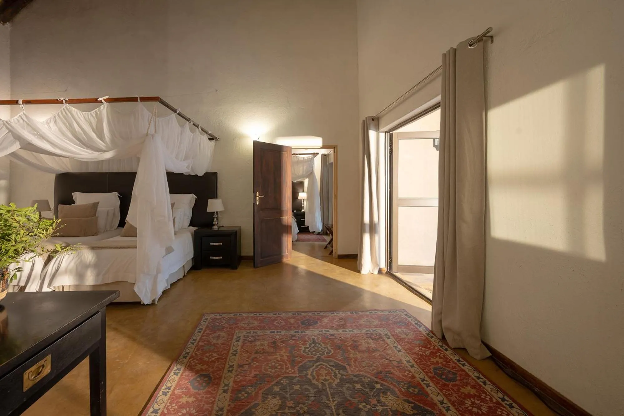 Double Suite in Karongwe- Shiduli Safari Lodge