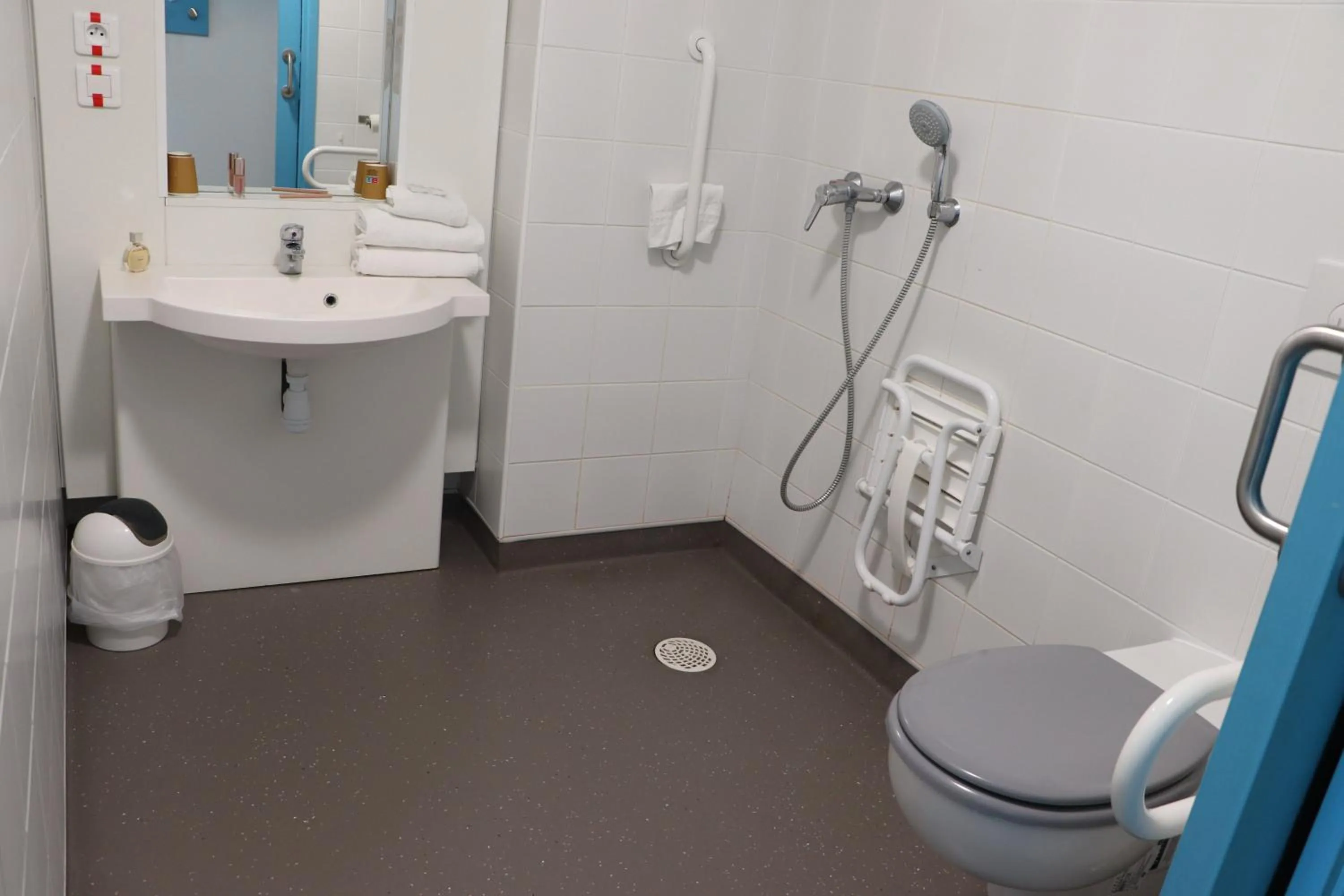 Double Room - Disability Access in First Inn Hotel Blois