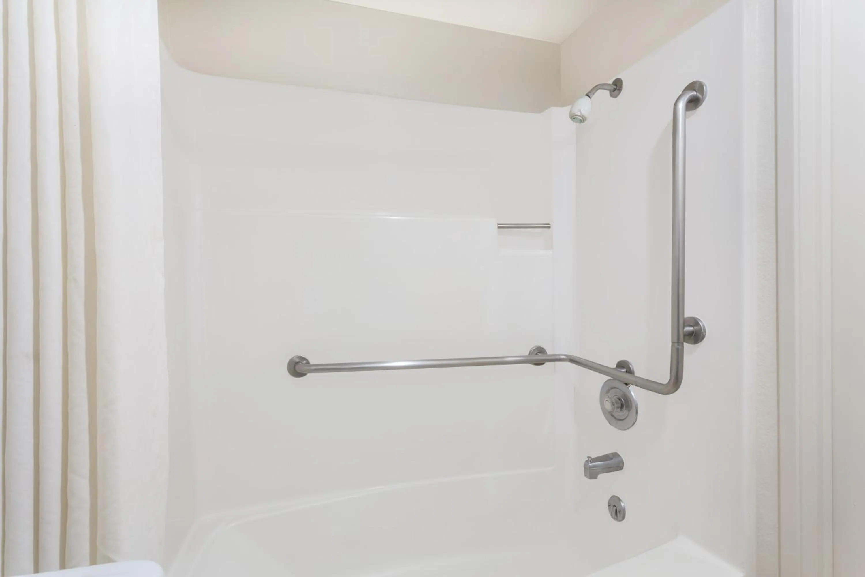 Deluxe Queen Room - Disability Access/Non-Smoking in Travelodge by Wyndham Reno