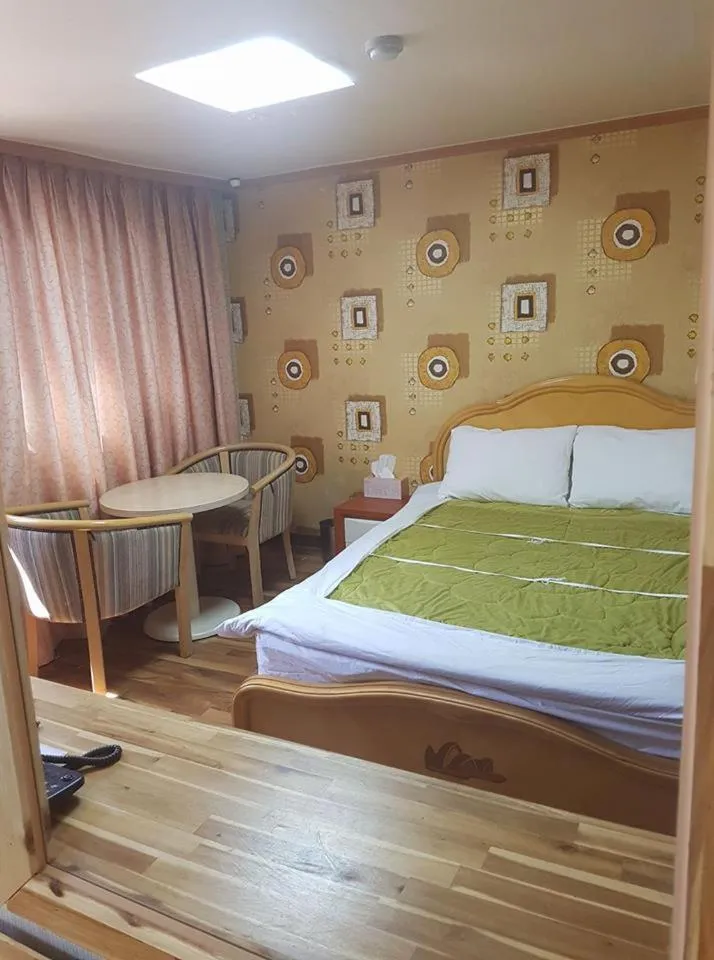 Double Room in Green and Blue Hotel