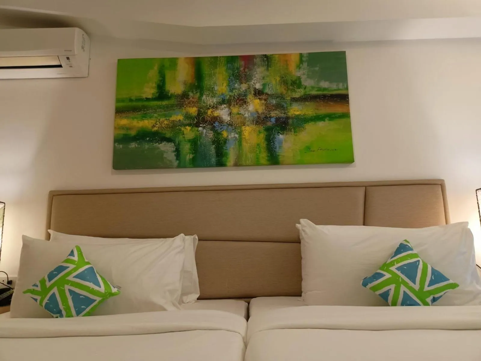 Superior Twin Room - No Window in Lime Hotel Boracay