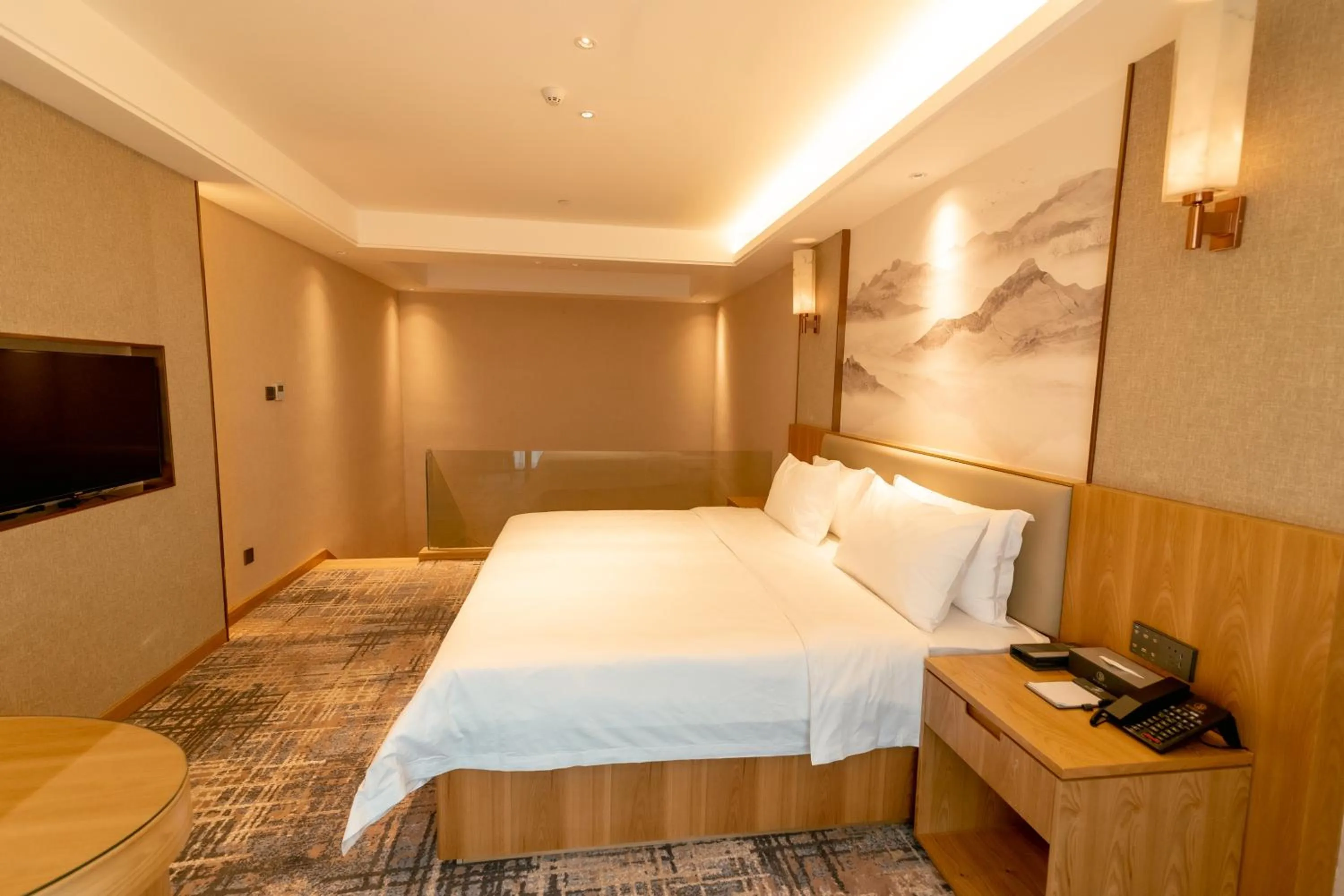 King Suite with Balcony in ShengDa International Hotel