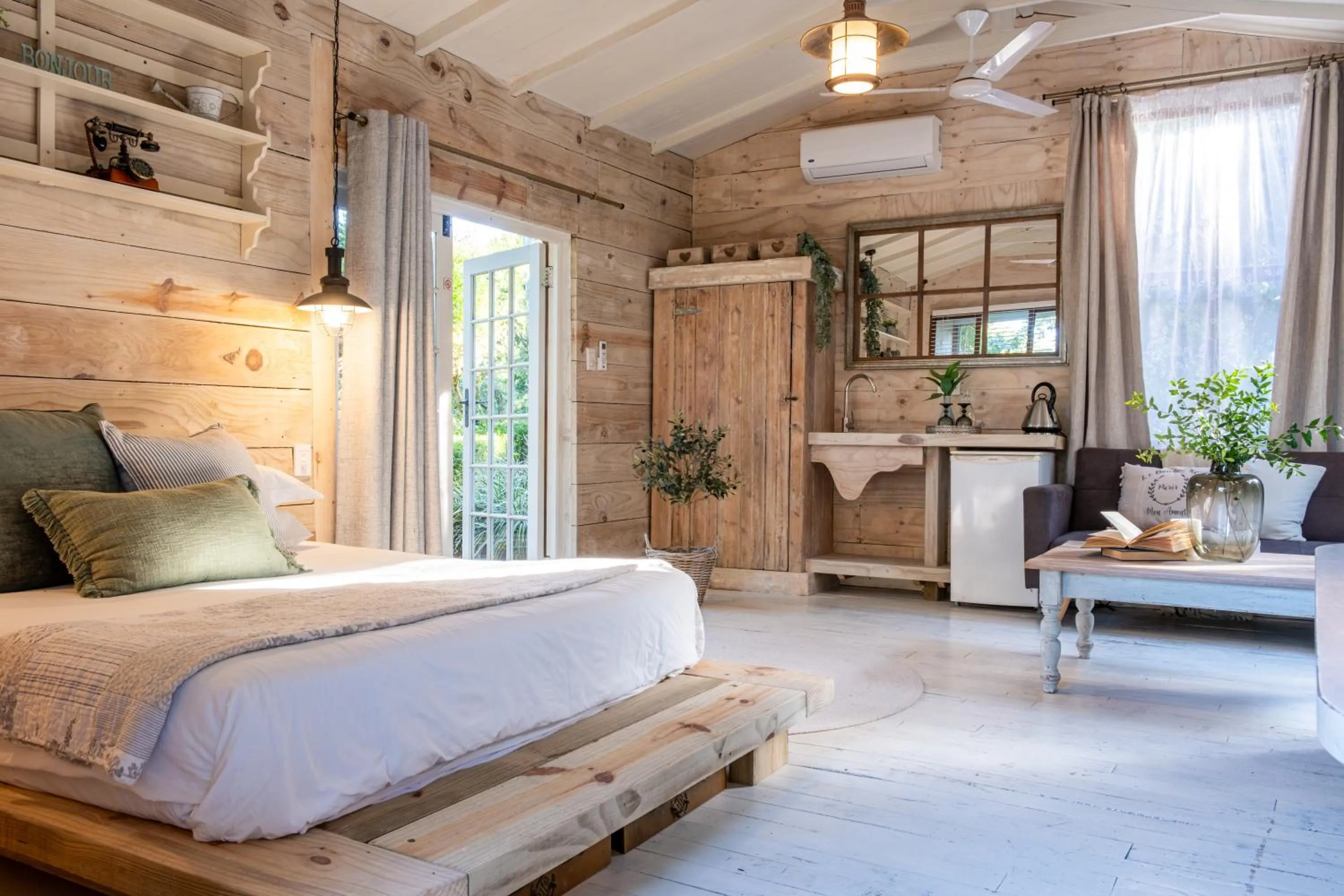 Garden Cottage in Petite Provence B&B