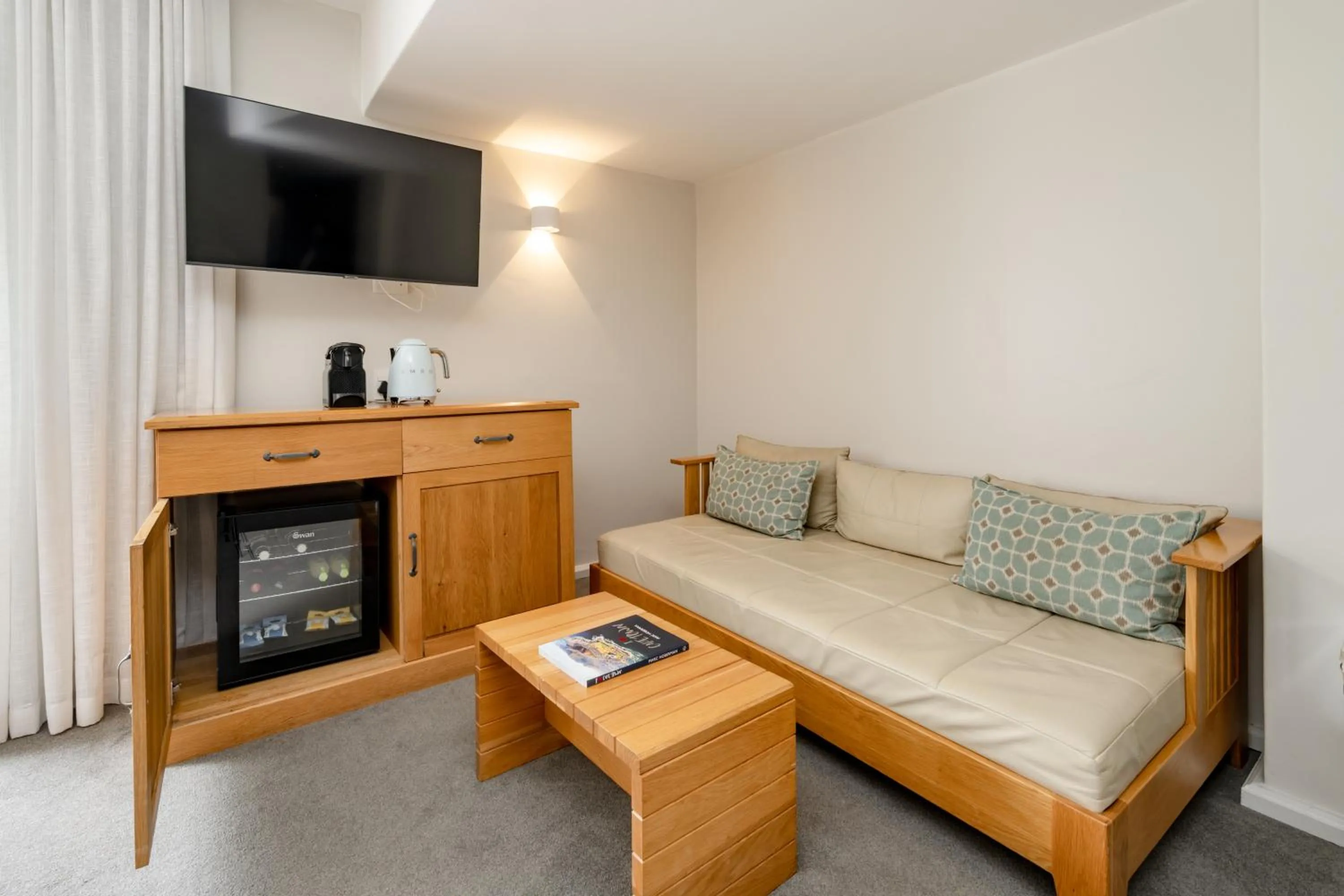 Mountain View Inter-connected Family Room in The Bay Hotel