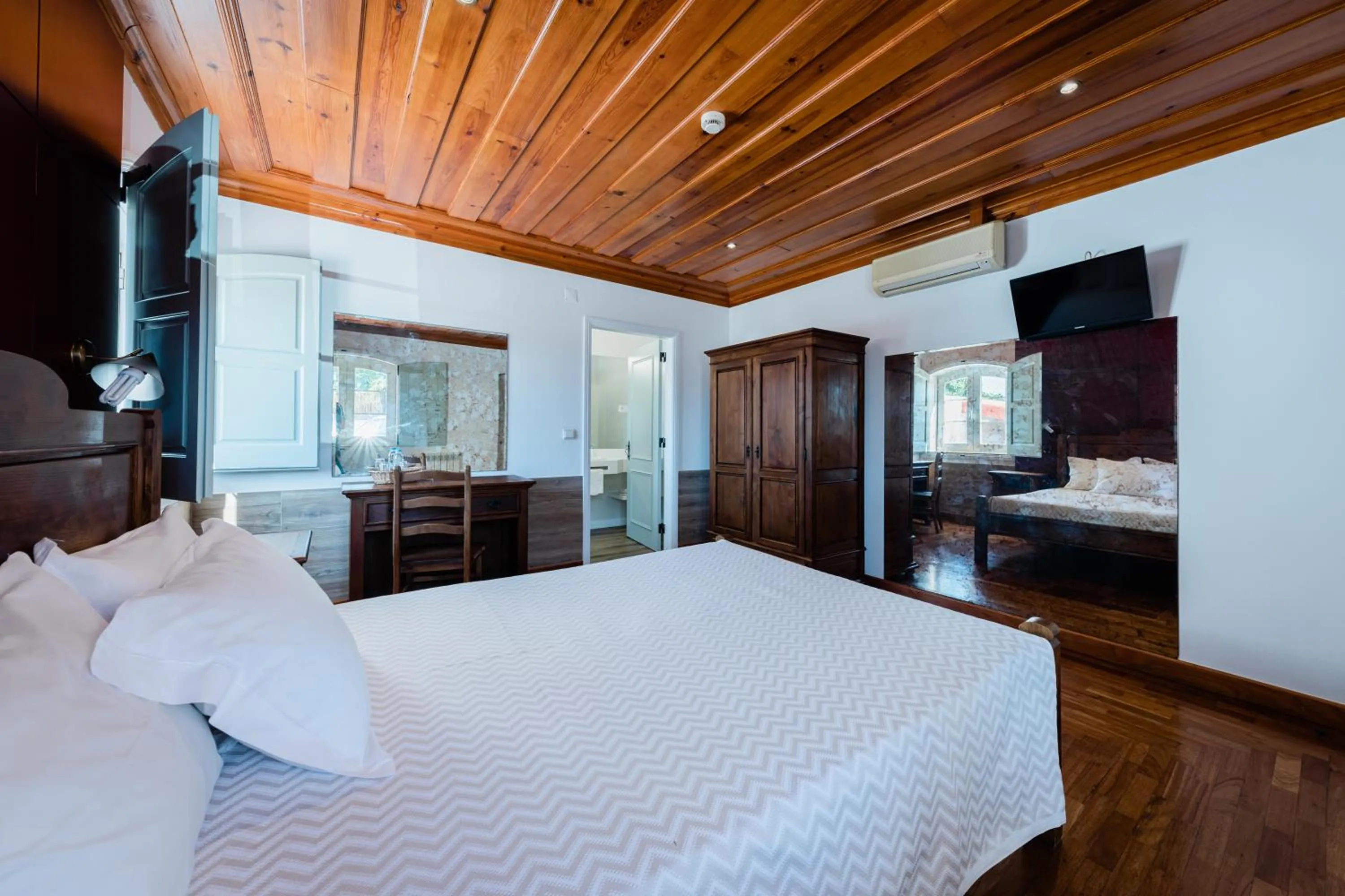 Superior Double Room in Pátio da Figueira