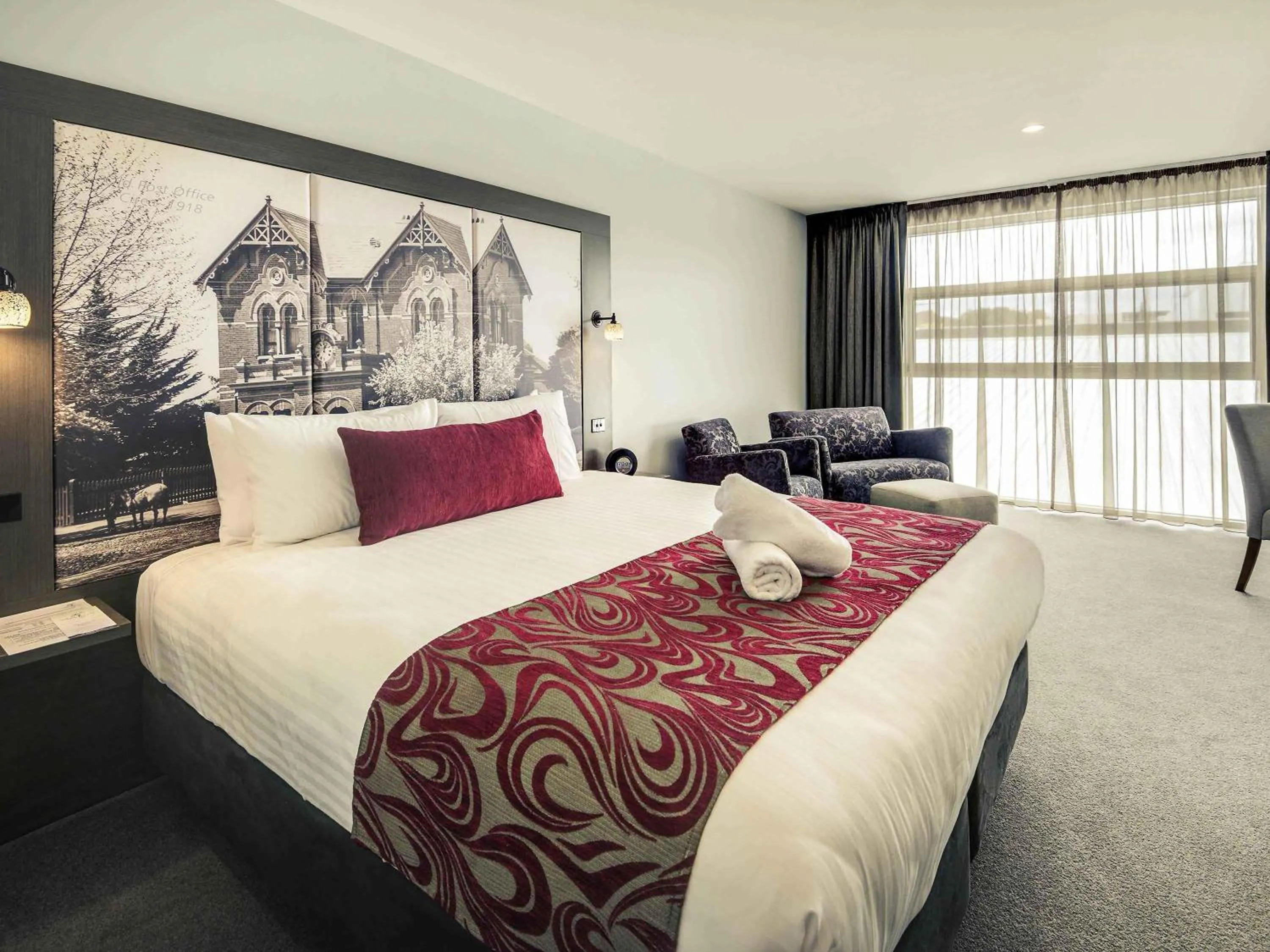 Premium Suite with king bed in Mercure Warragul