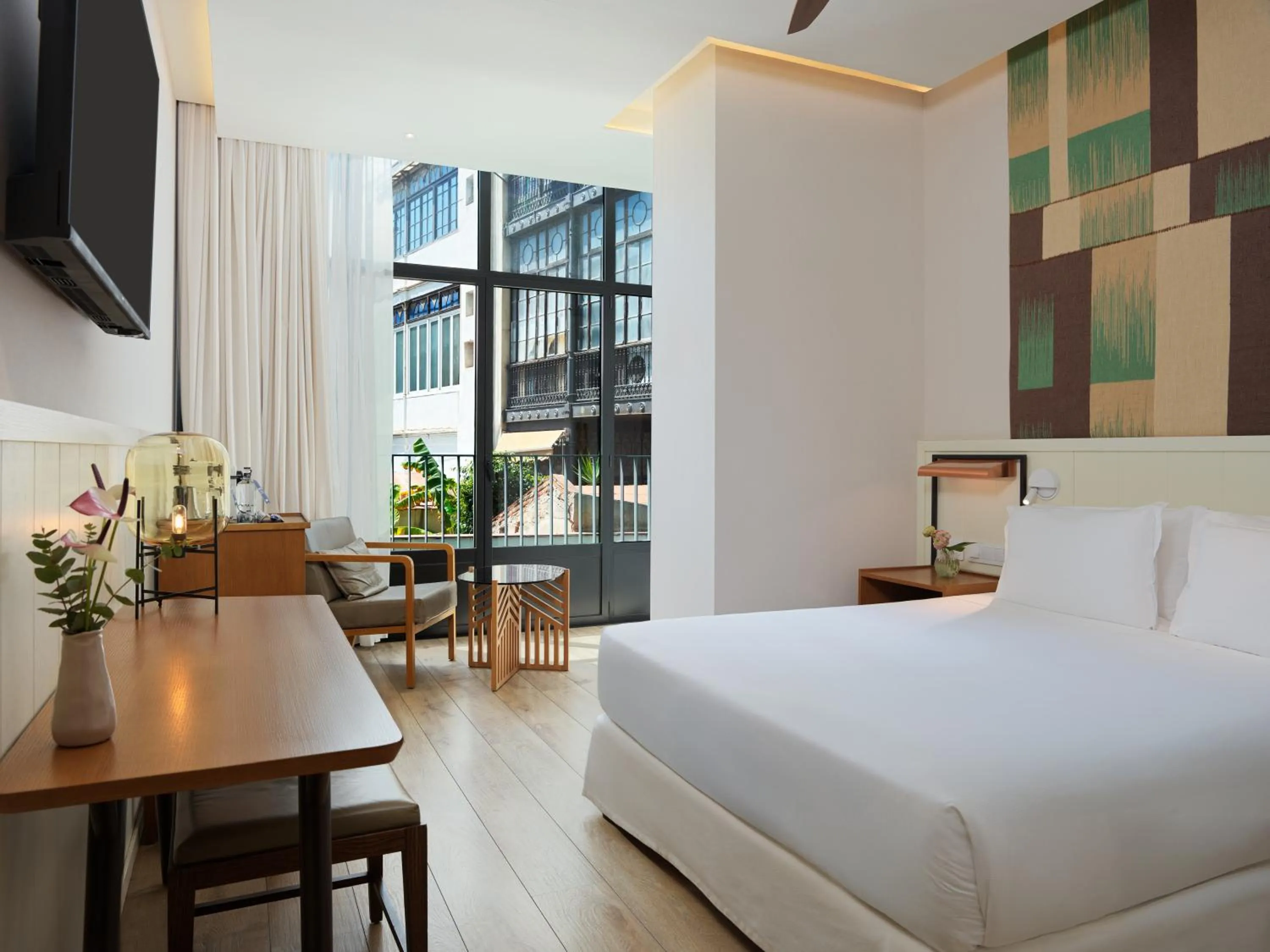 Classic Double or Twin Room with City View in H10 Cubik 4* Sup