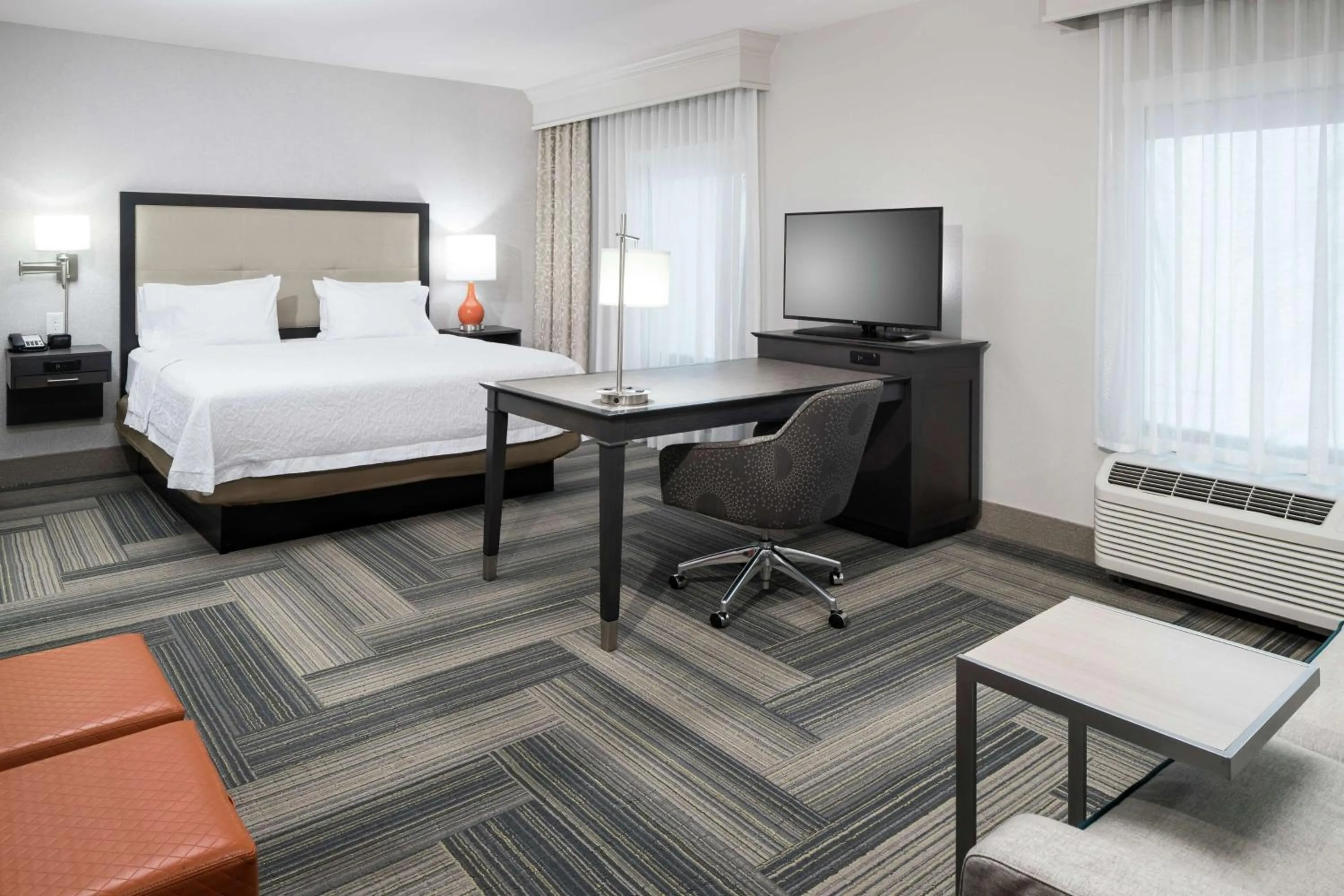 King Studio Suite with Sofa Bed - Hearing Access/Non-Smoking in Hampton Inn & Suites by Hilton Atlanta Perimeter Dunwoody
