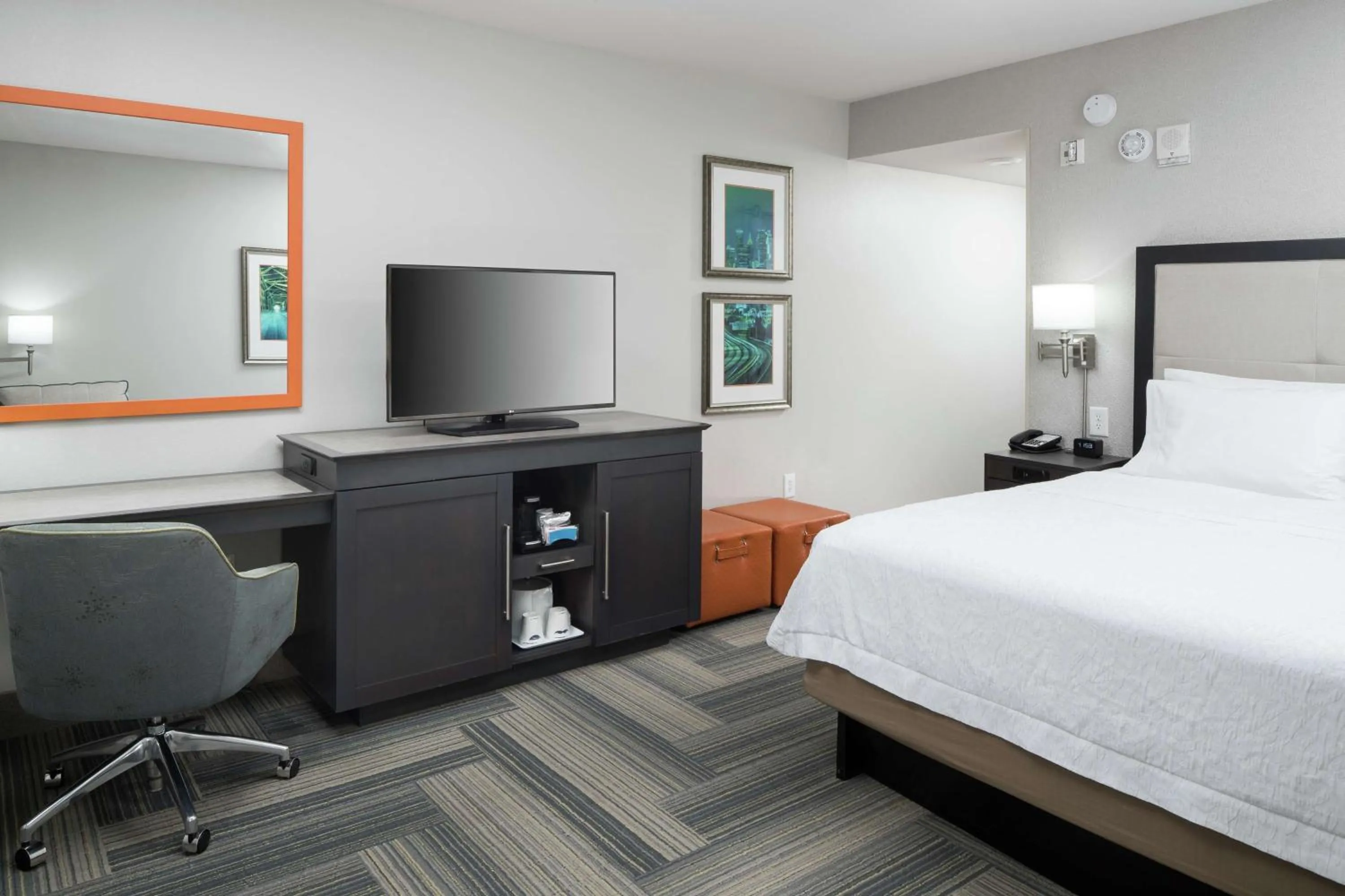 King Room - Hearing Access/Non-Smoking in Hampton Inn & Suites by Hilton Atlanta Perimeter Dunwoody