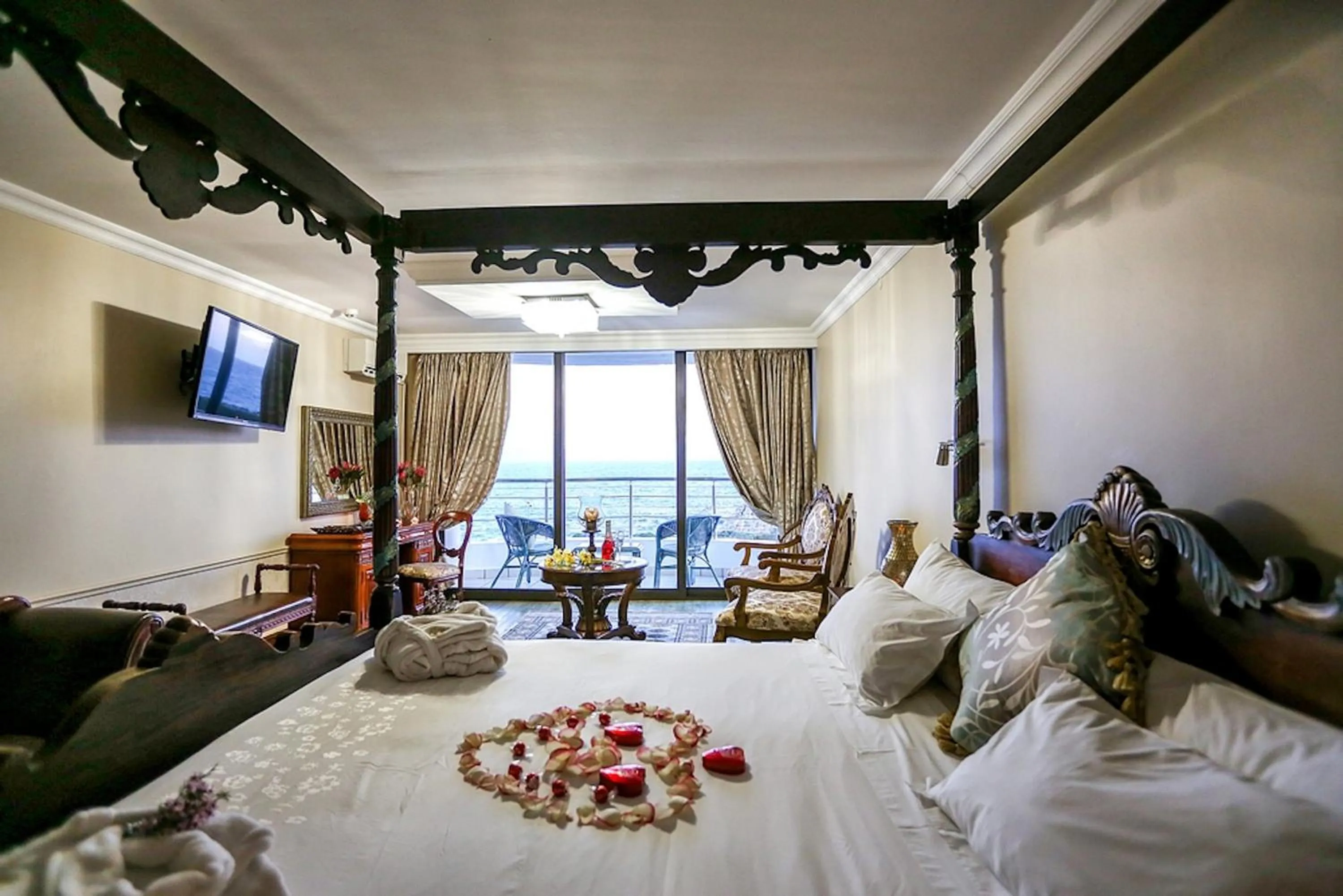 Honeymoon Suite in Misty Waves Boutique Hotel