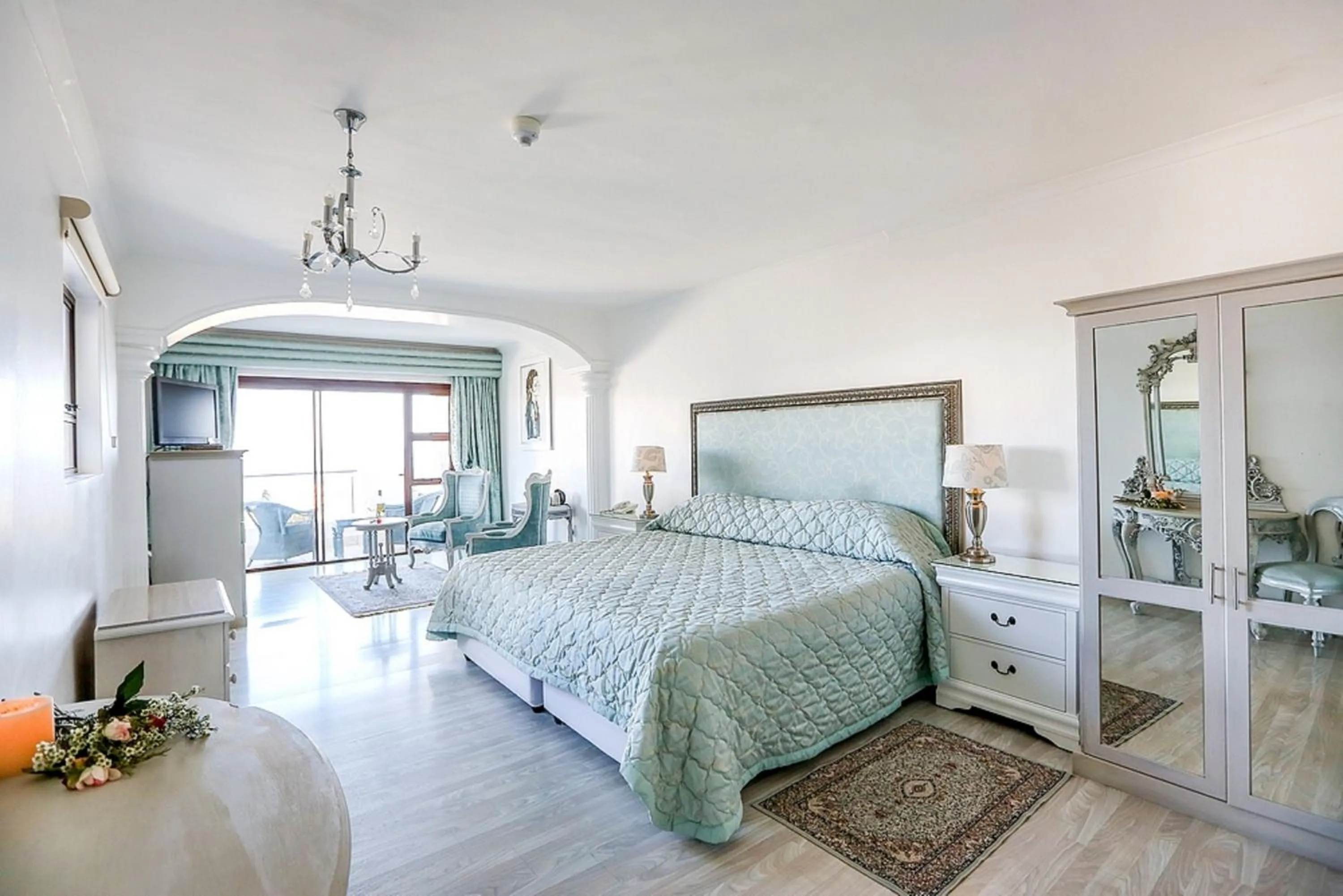 Suite with Garden View in Misty Waves Boutique Hotel