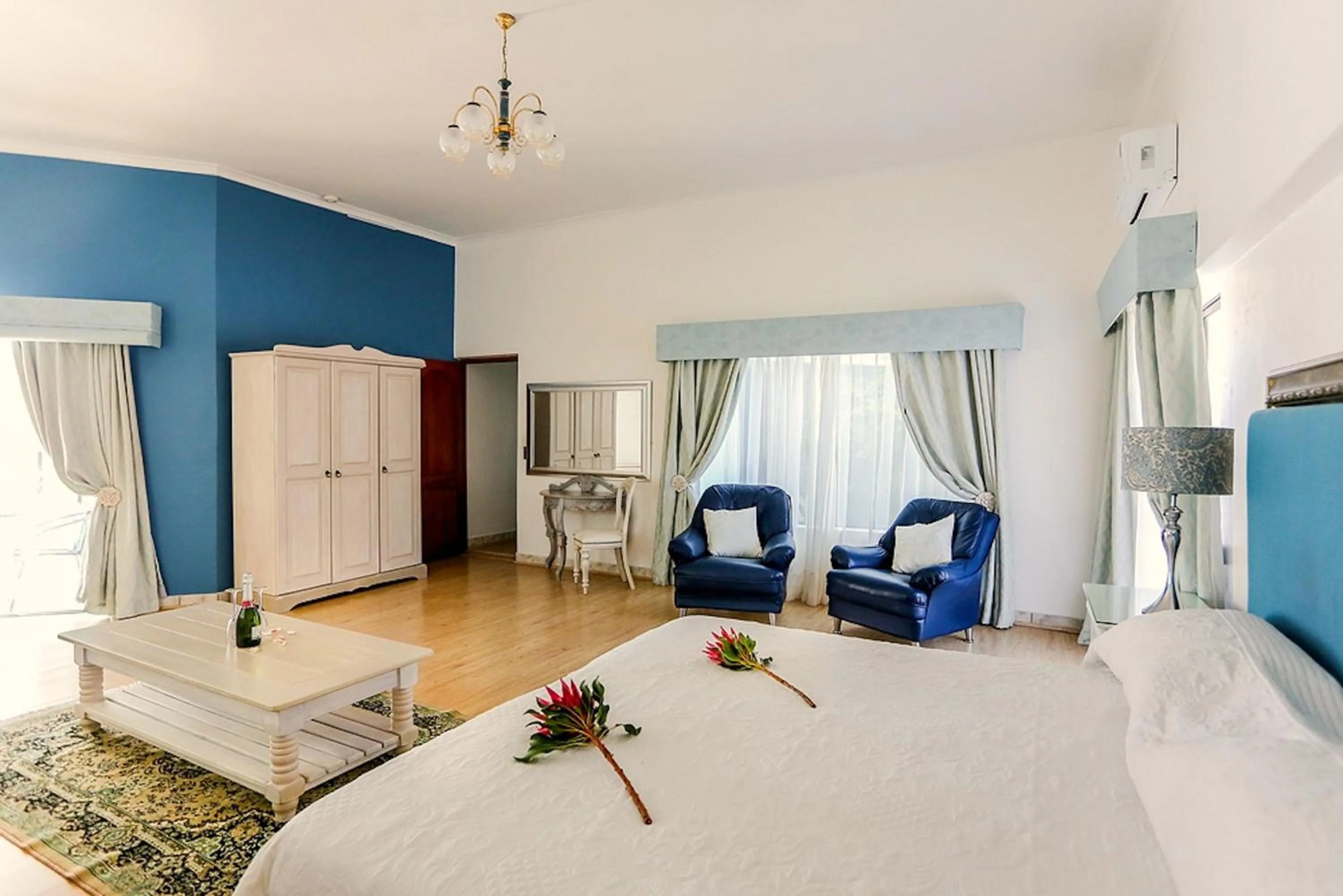 Annex - Ground Floor Suite in Misty Waves Boutique Hotel