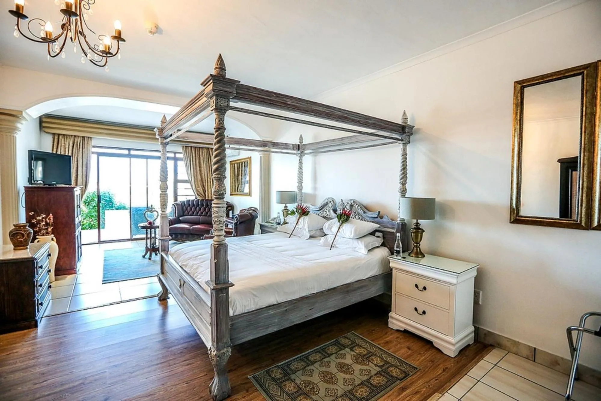 Honeymoon Suite with Partial Sea View in Misty Waves Boutique Hotel