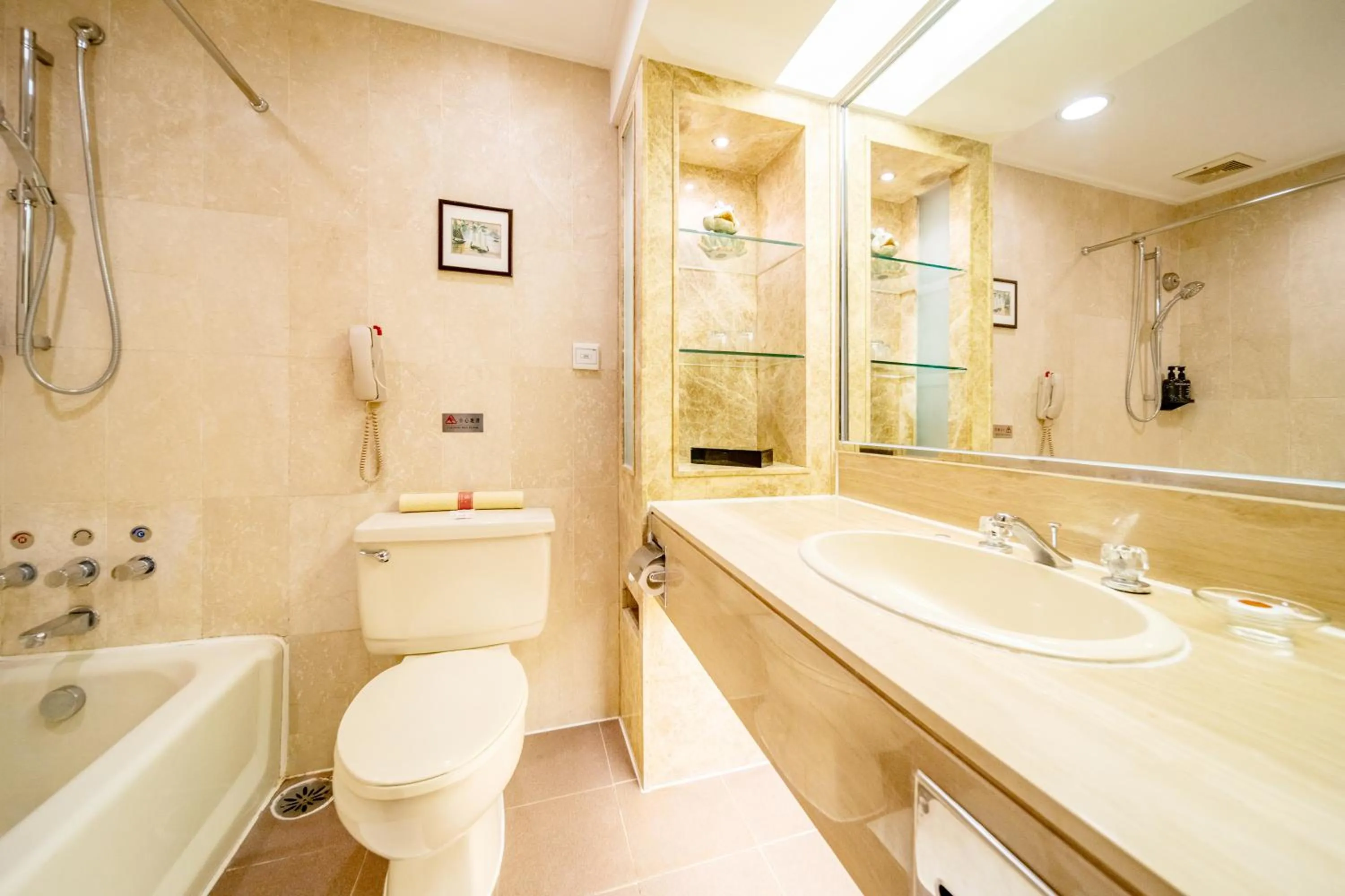 Superior Twin Room in Zhongshan International Hotel