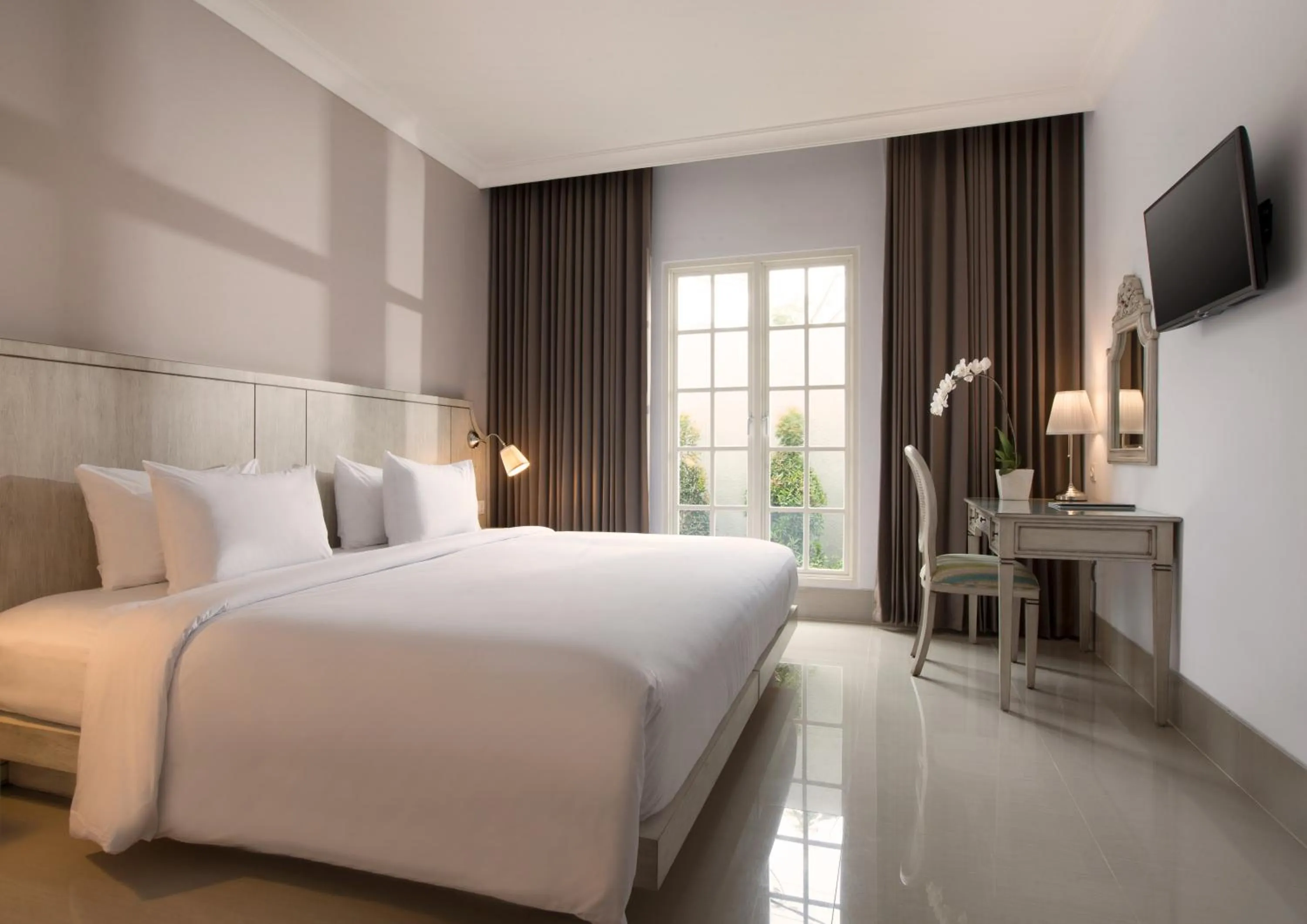 Deluxe King Room with Balcony in Hotel Santika Seminyak