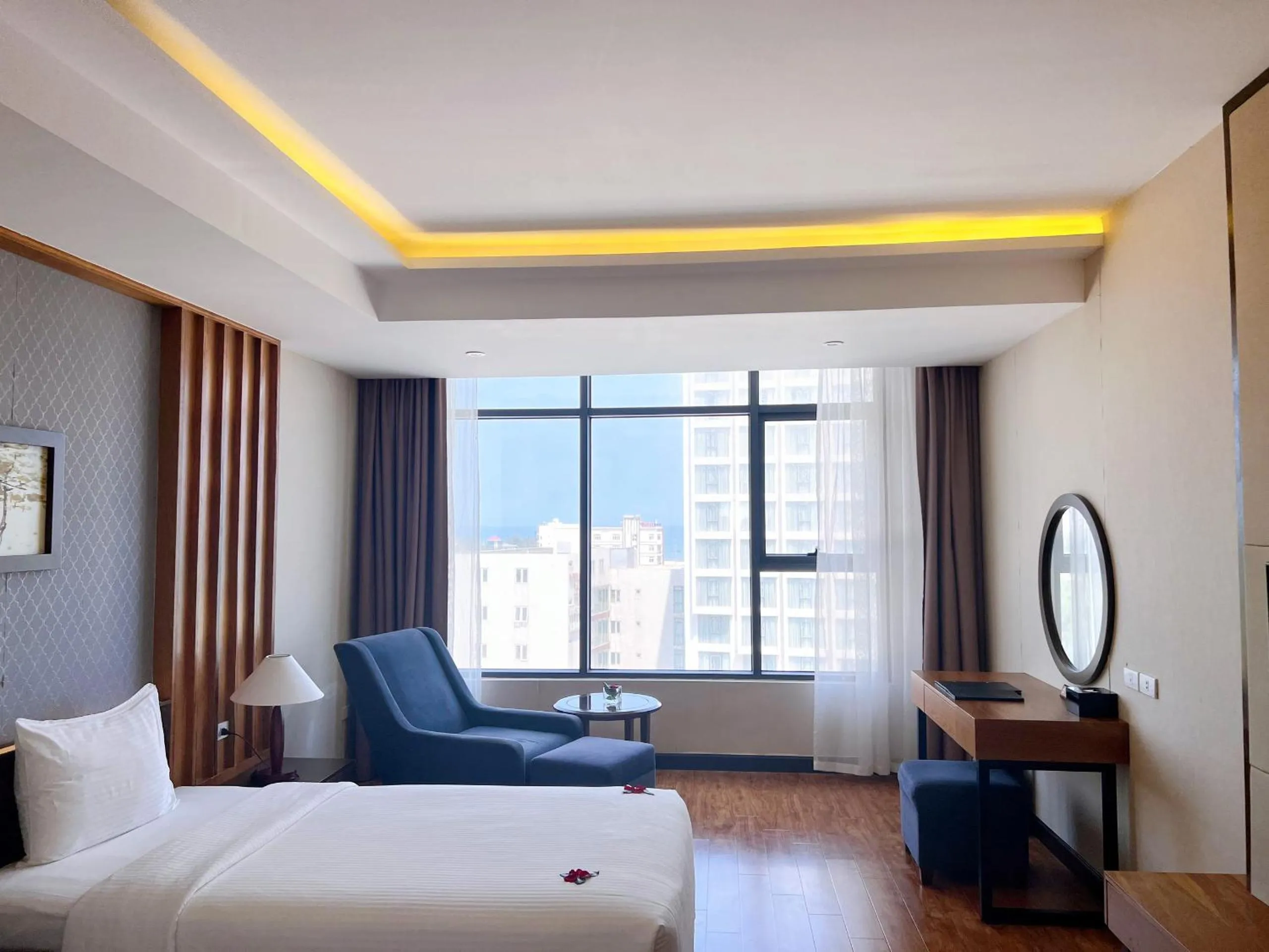 Deluxe Twin Room with Sea View in Muong Thanh Luxury Nhat Le Hotel