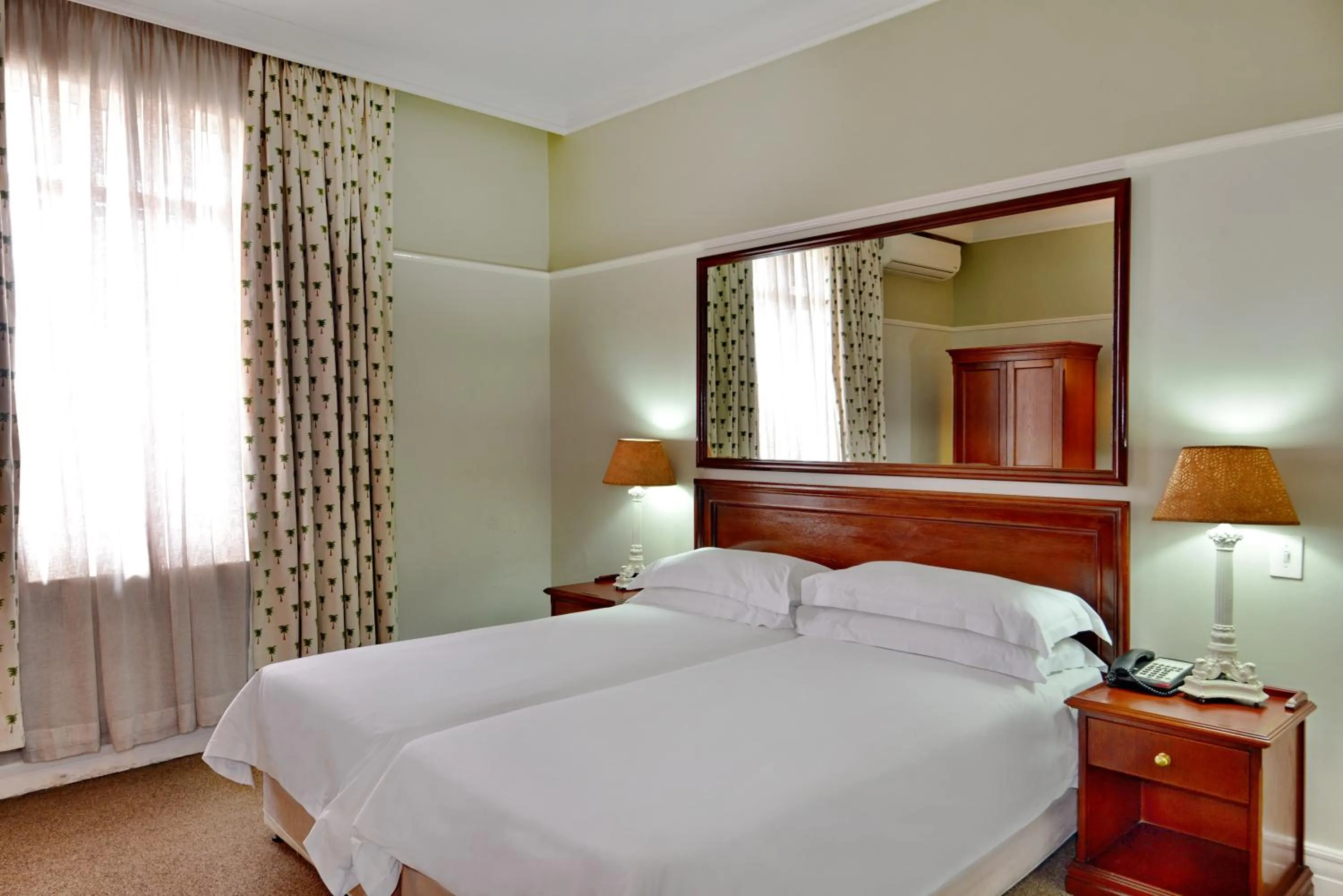 Superior Suite in The Balmoral - Halaal