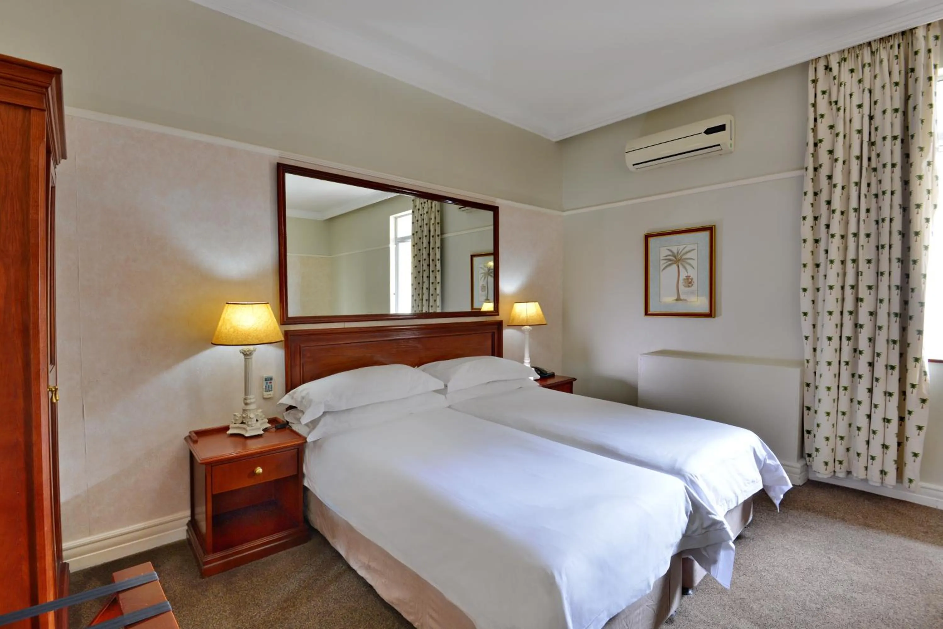 Double or Twin Room in The Balmoral - Halaal