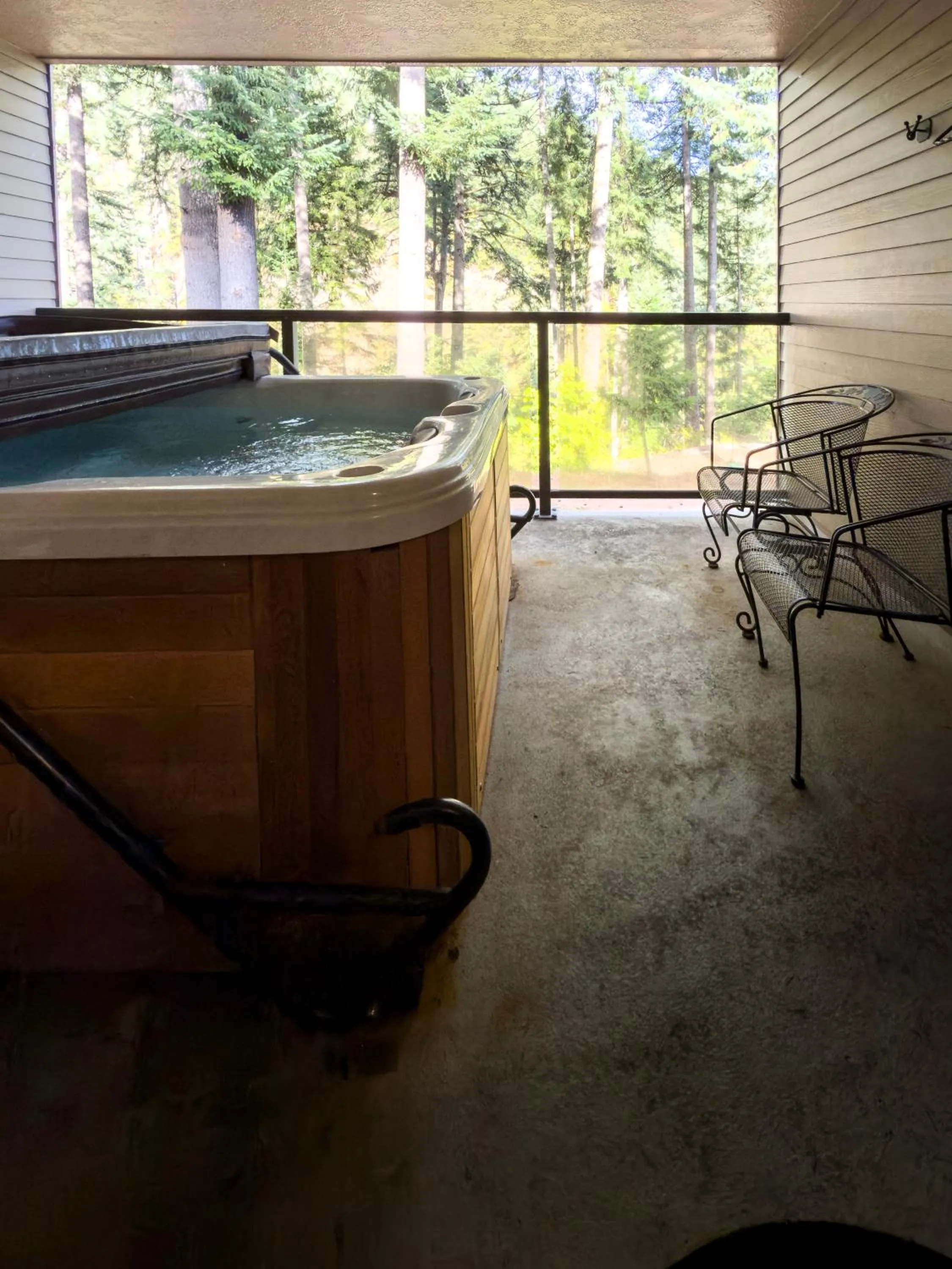 Queen Room with Spa Bath - single occupancy in Carson Hot Springs Resort & Spa