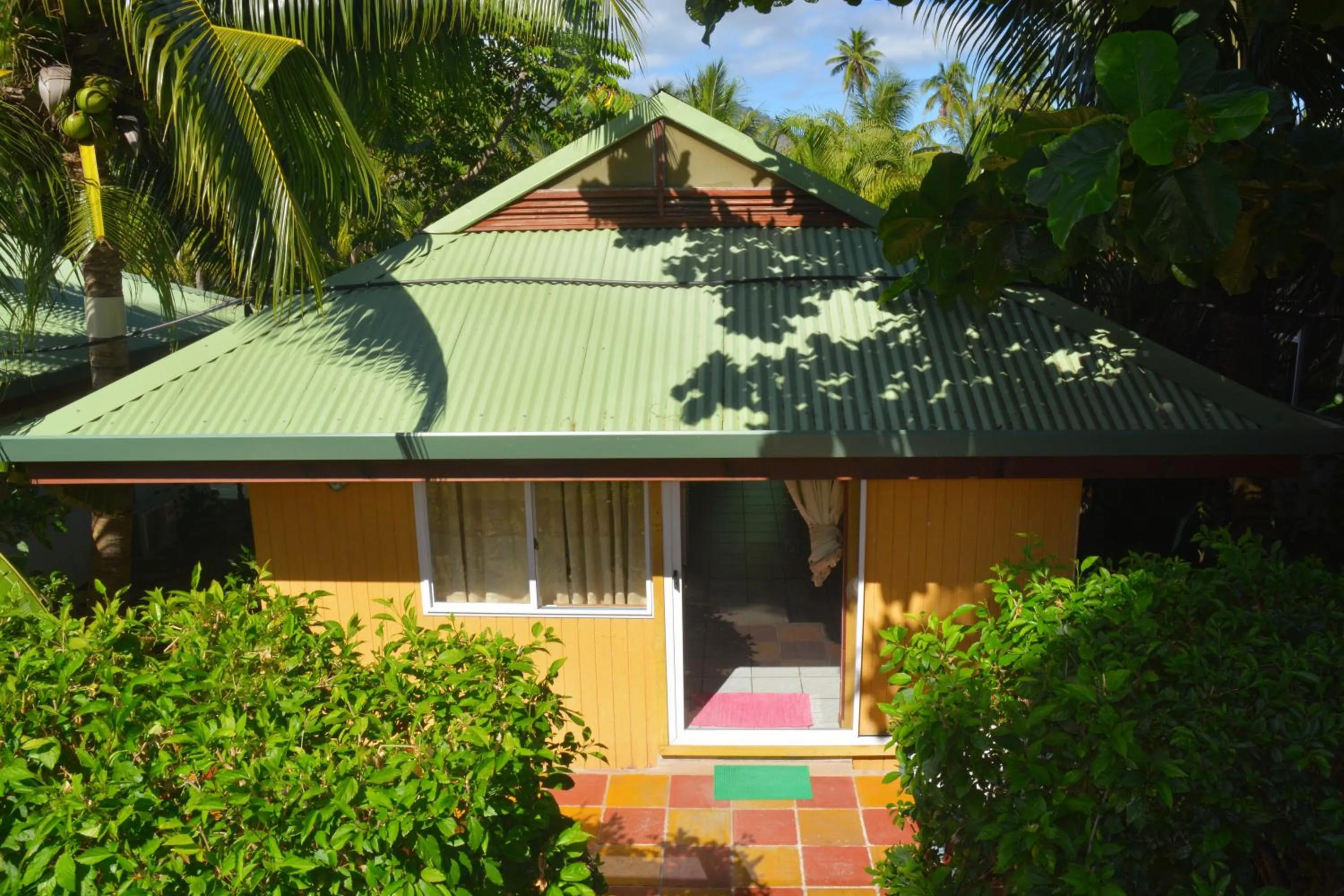 Bungalow with Garden View in Fare Maheata