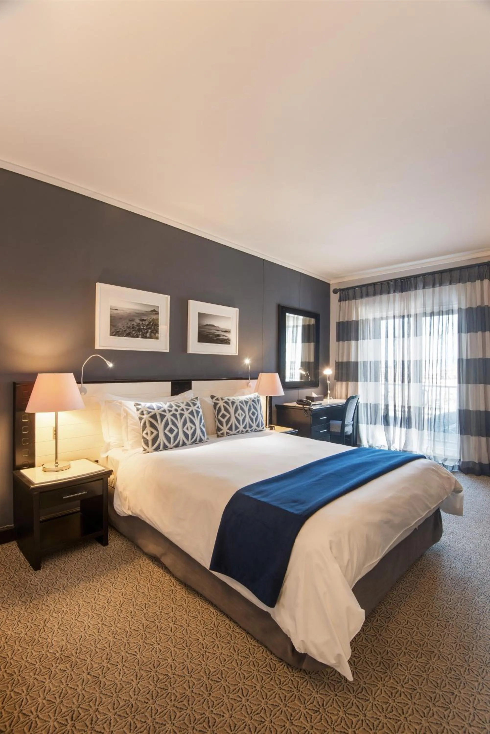 Queen Room - single occupancy - Disability Access in The Commodore Hotel