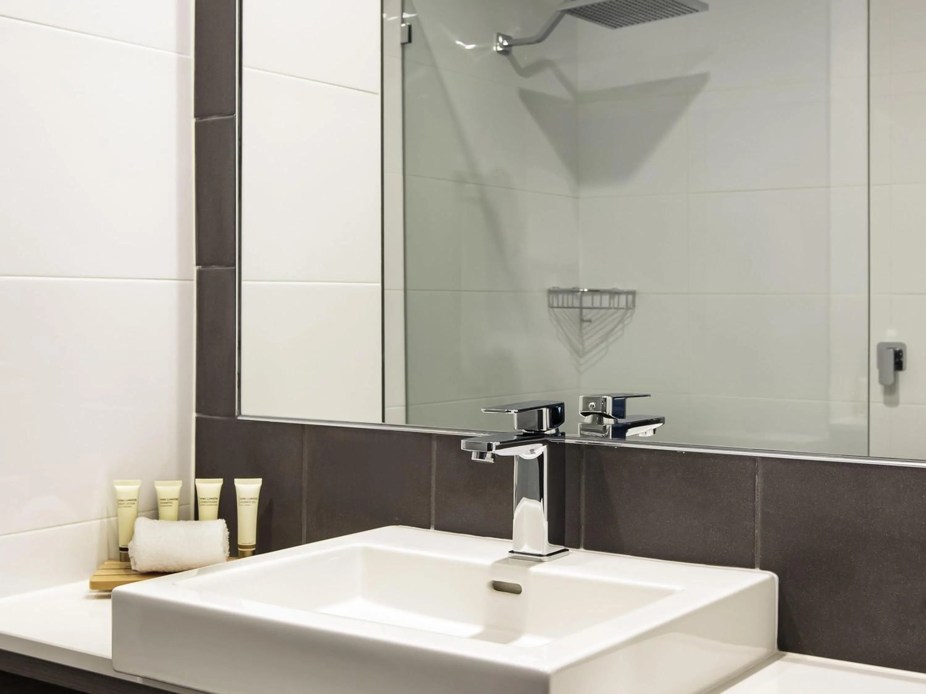 Standard King Room in Mercure Sunshine Coast Kawana Waters