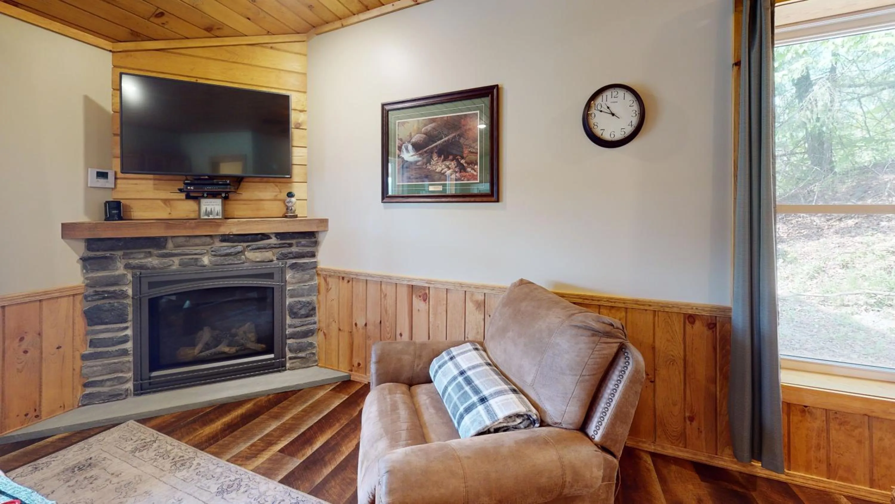 Deluxe King Studio in Rough Cut Lodge