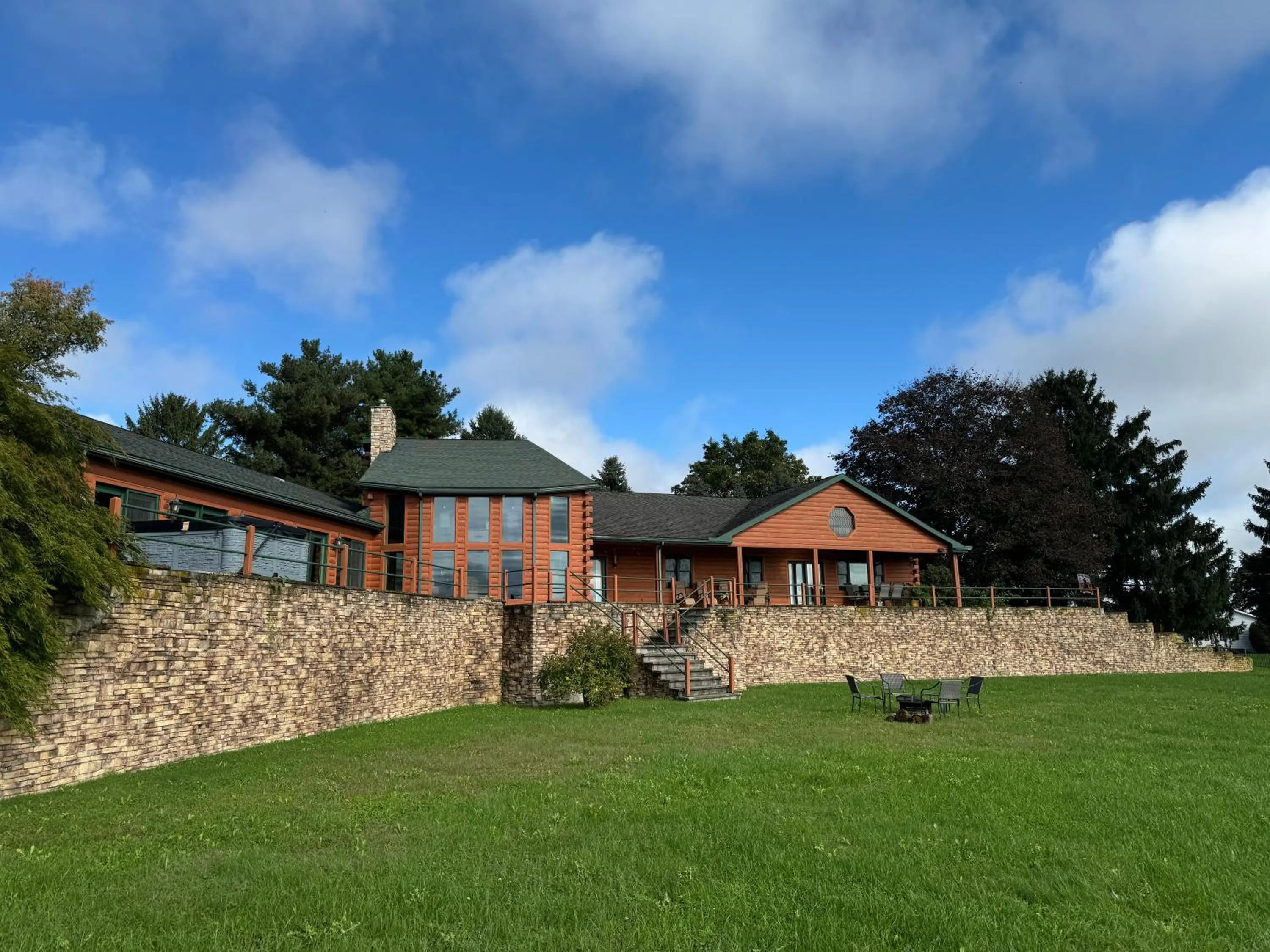 Five-Bedroom House in Rough Cut Lodge