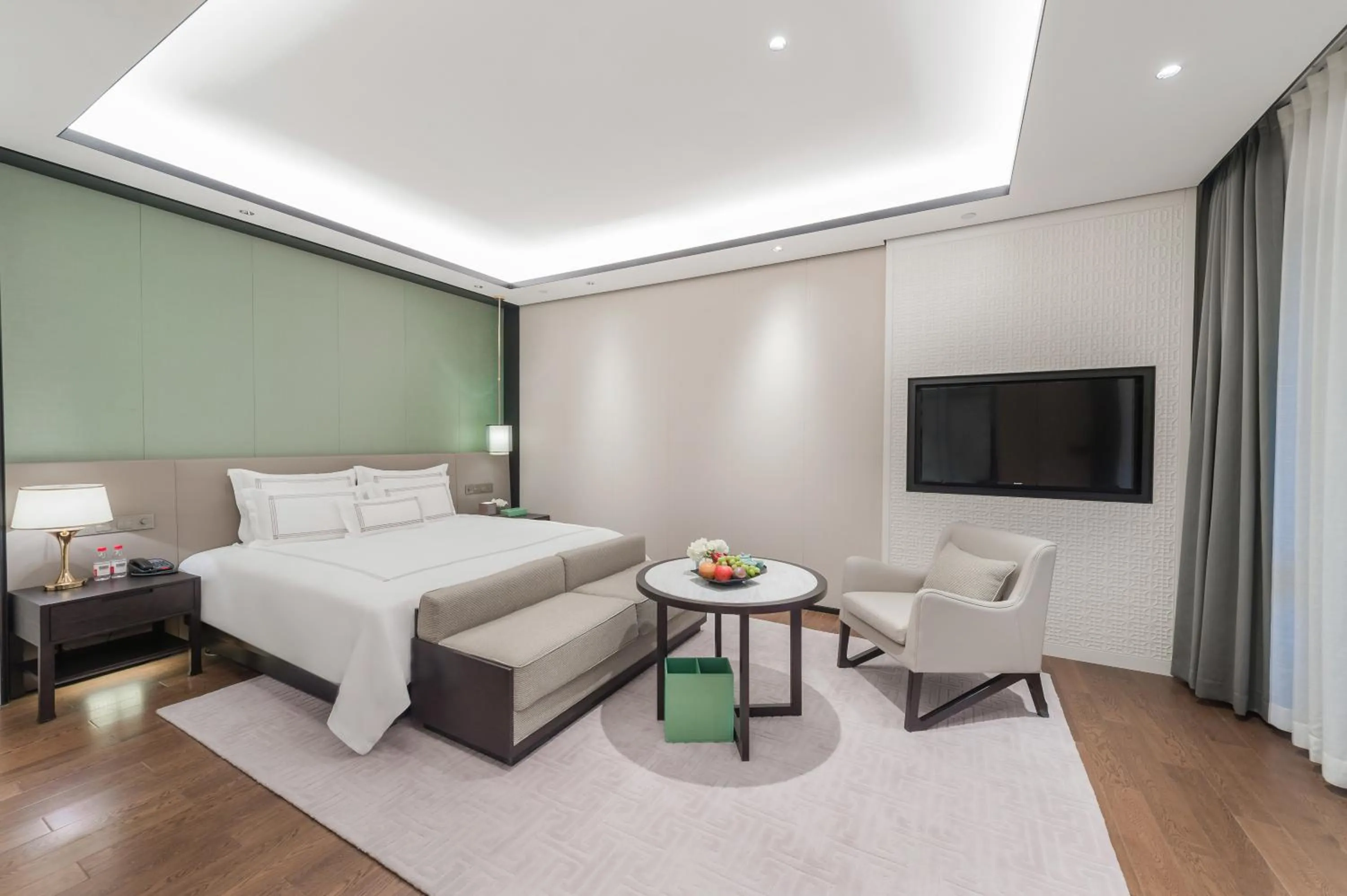 Building 2 Lakeside King Room in West Lake State Guest House