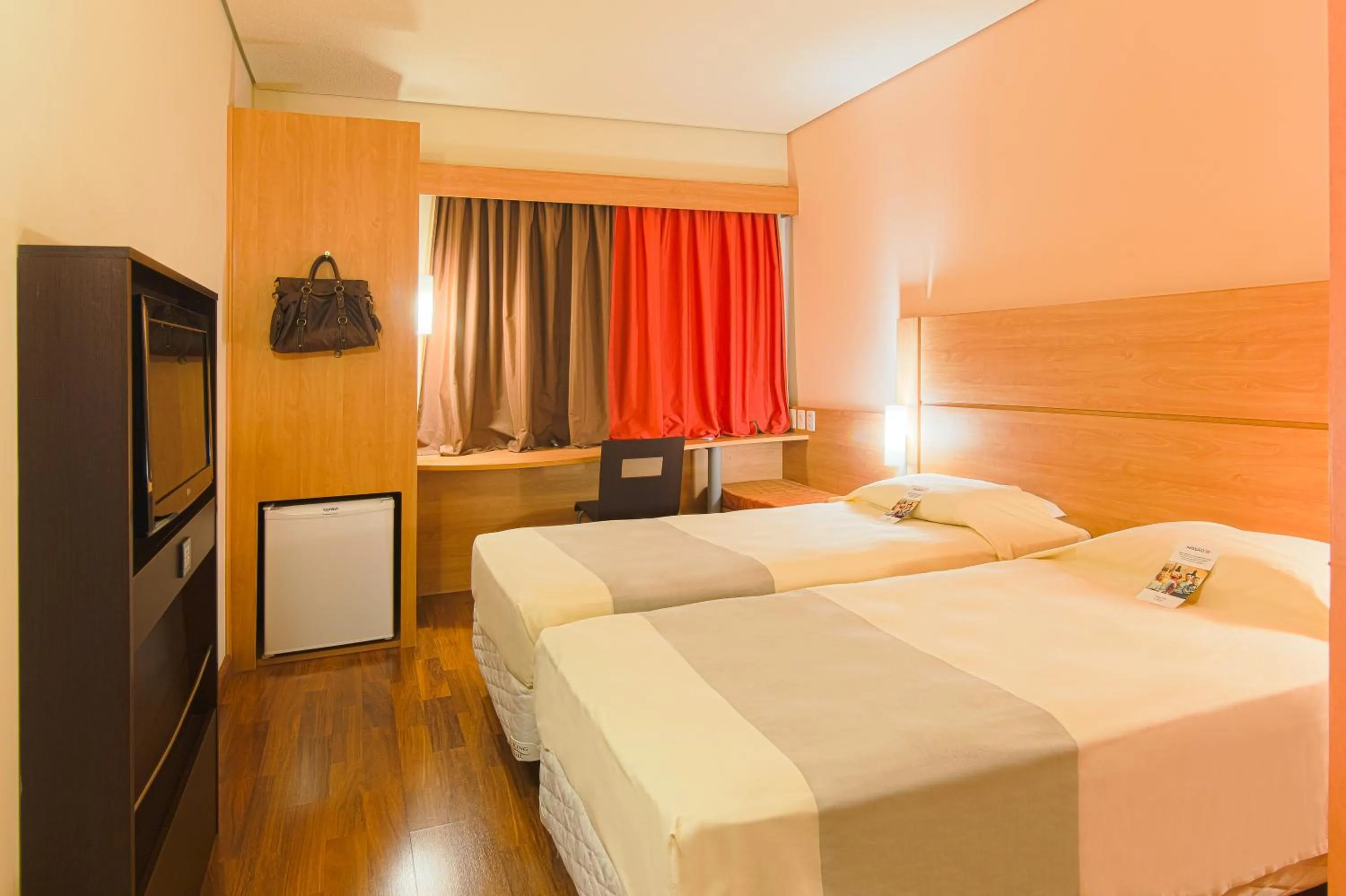 Standard Twin Room - single occupancy in ibis Canoas Shopping