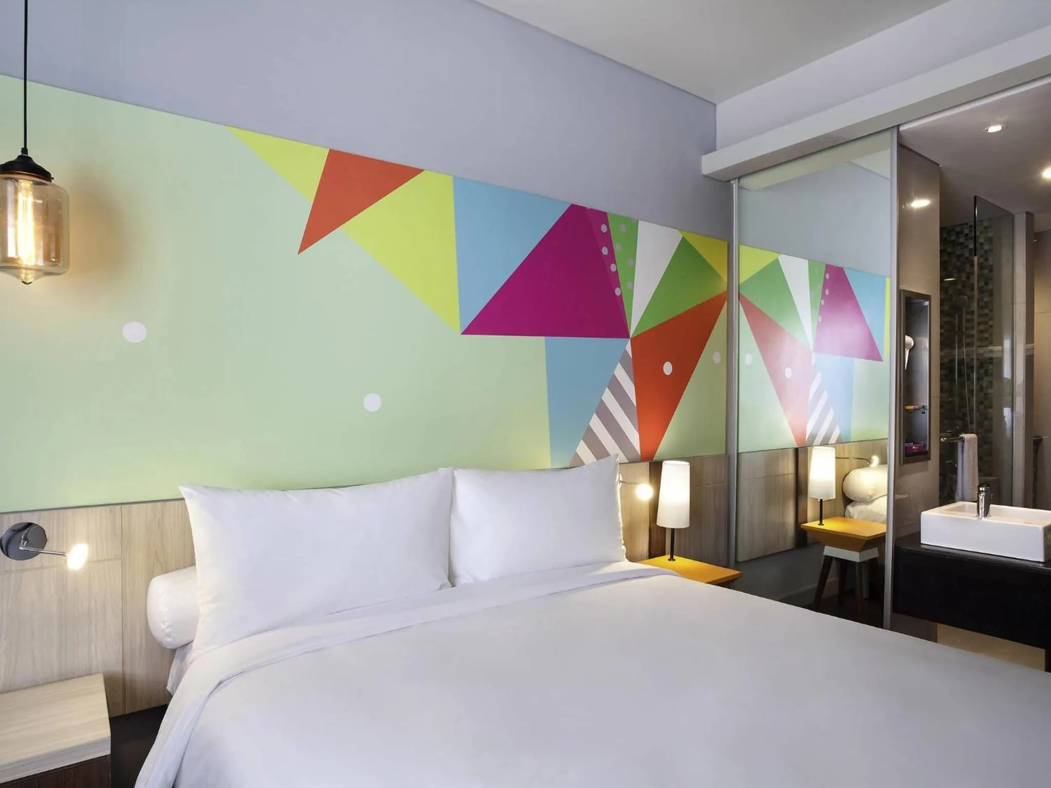 Standard Queen Room in Ibis Styles Jakarta Sunter