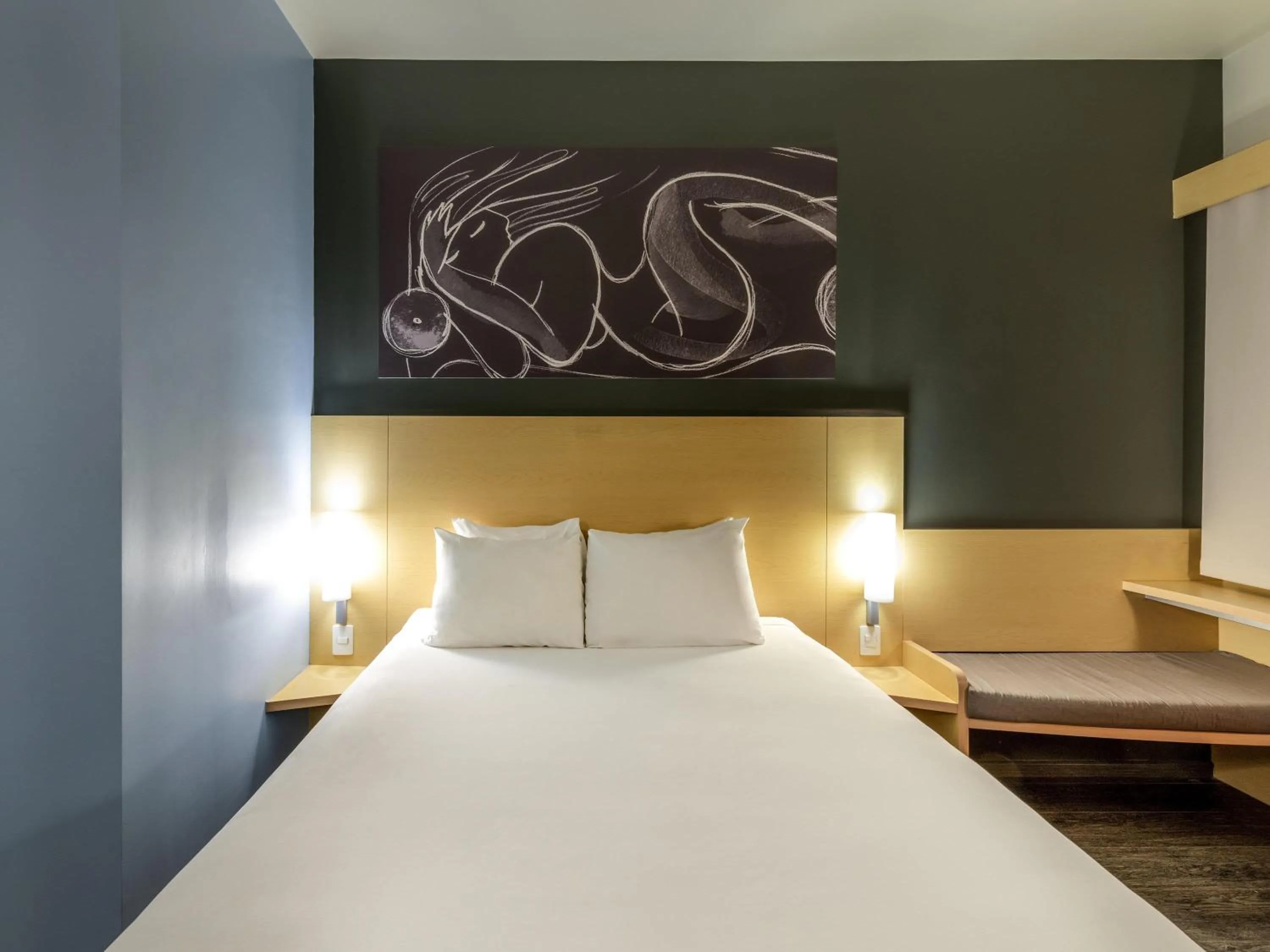 Standard Queen Room in Ibis Queretaro