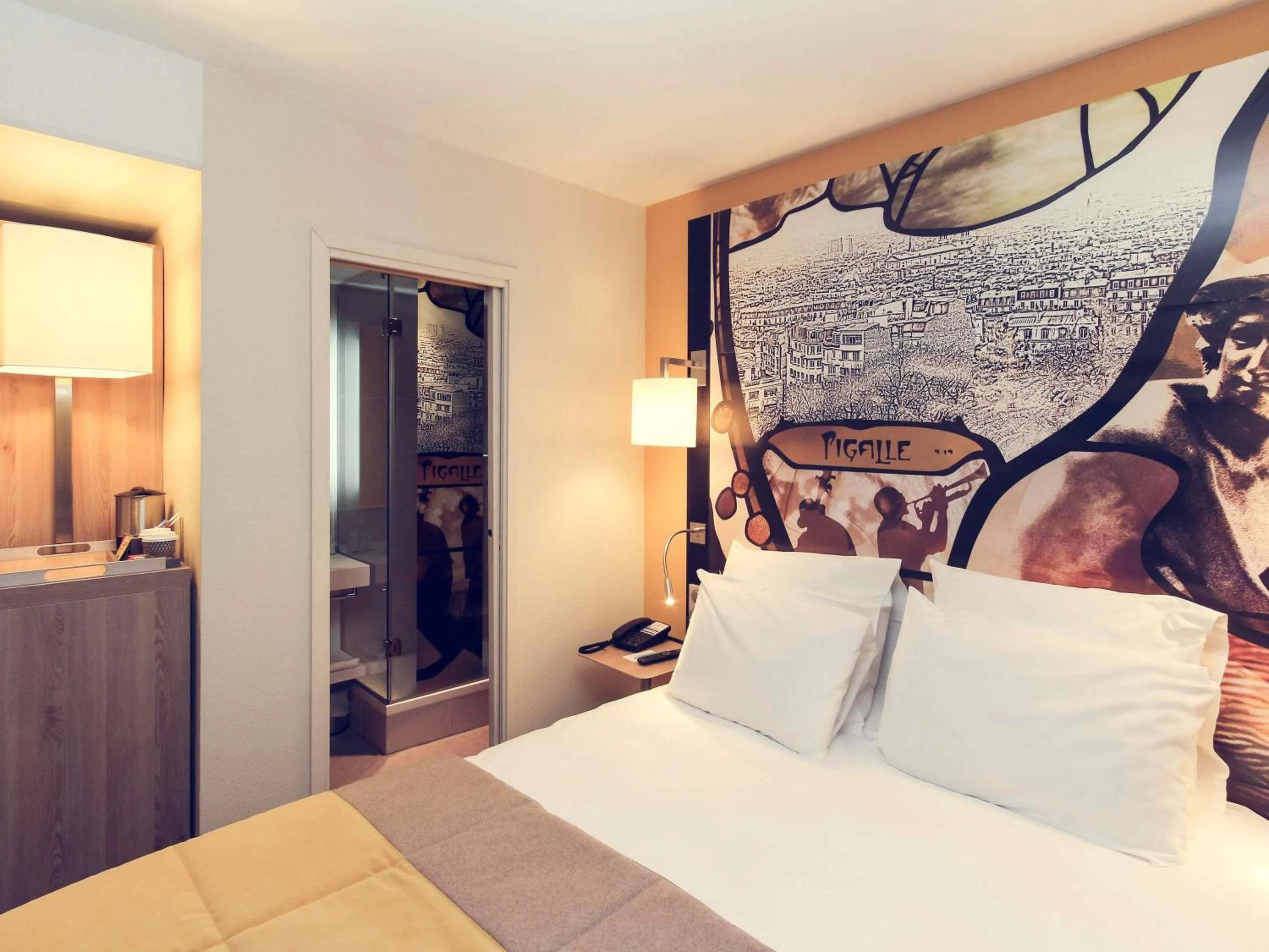 Superior Double Room in Mercure Paris Pigalle Sacre Coeur