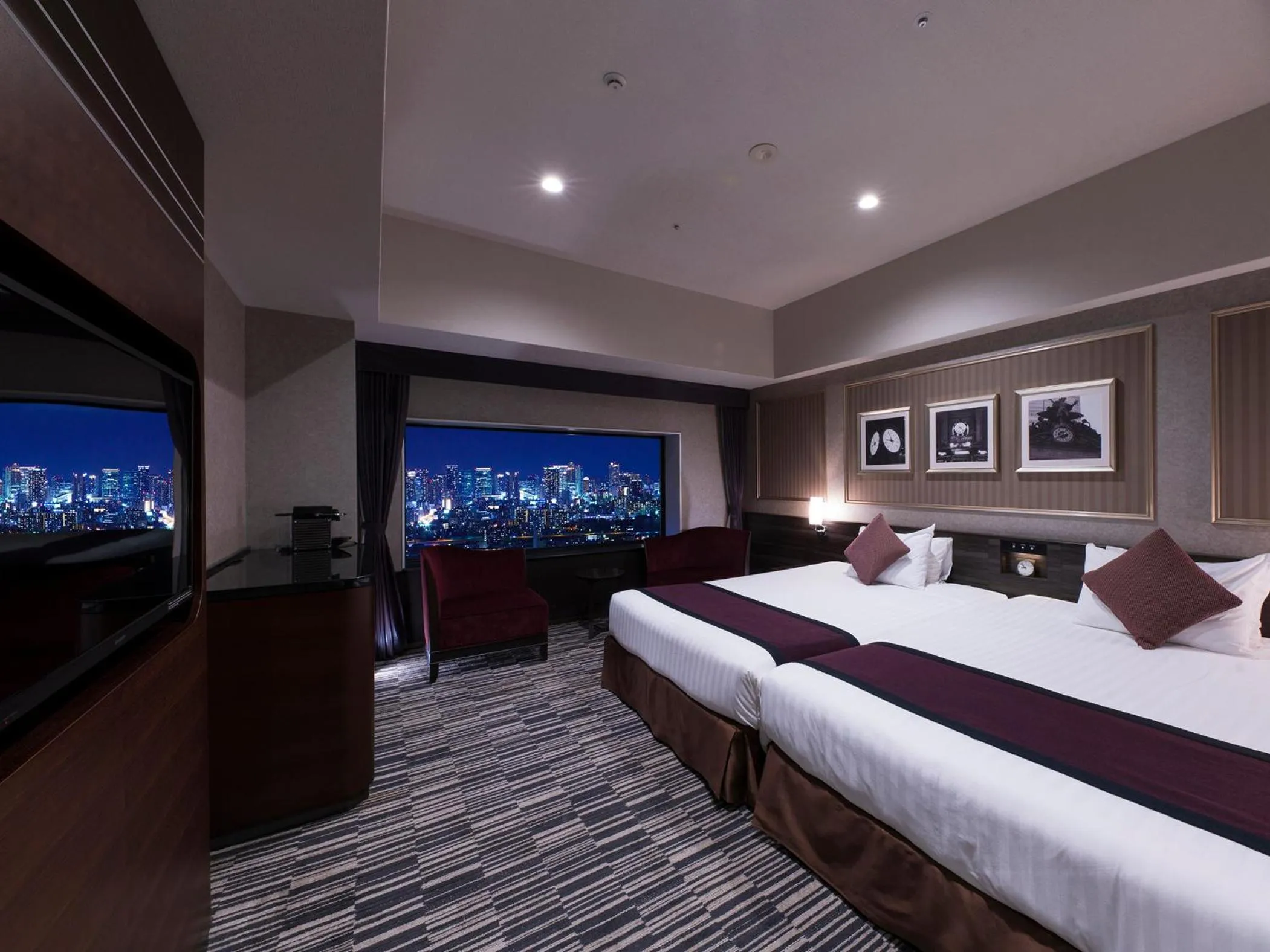Luxury Floor City View Twin Room in The Park Front Hotel at Universal Studios Japan