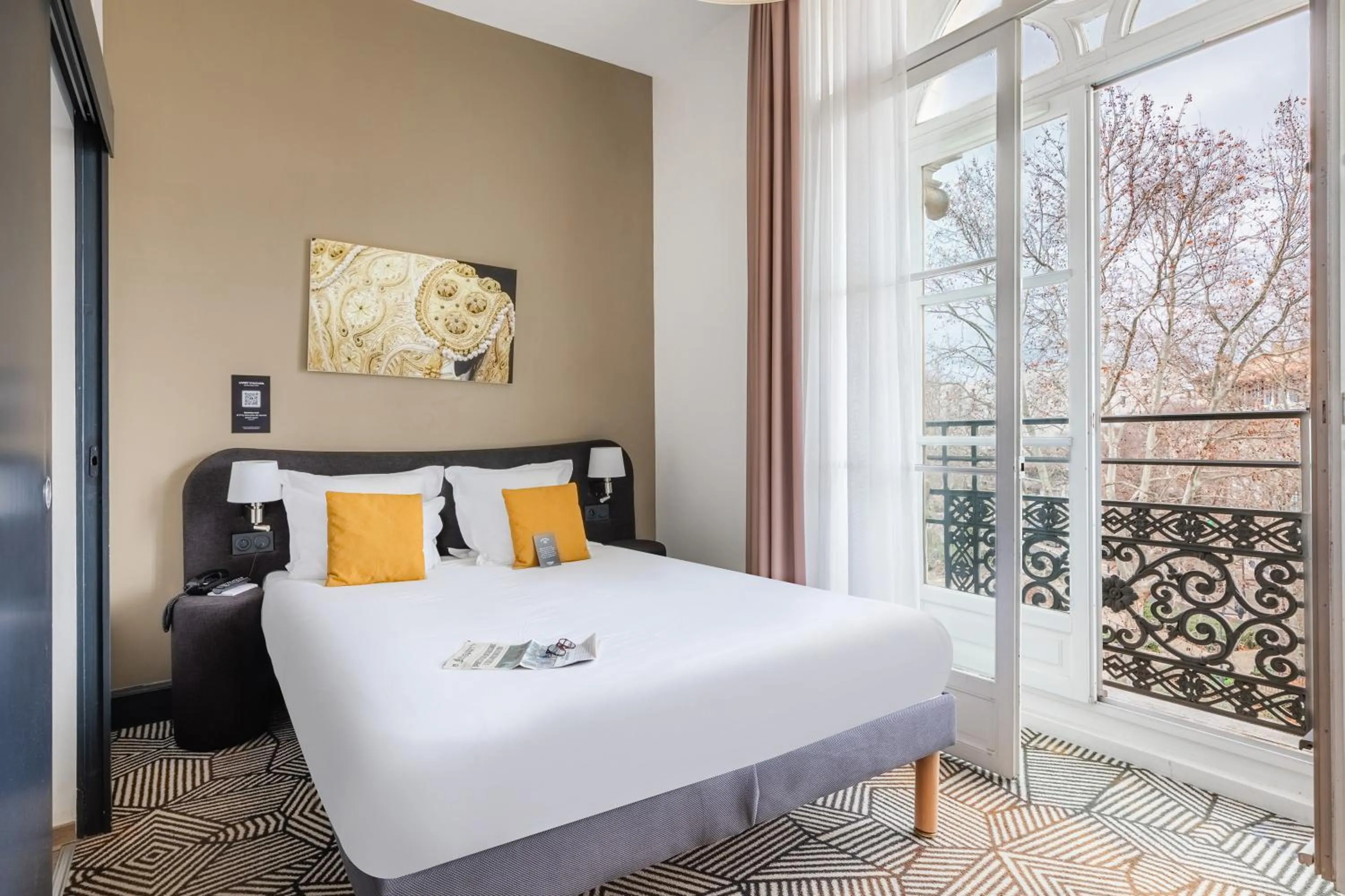 Studio double bed in Appart'City Collection Nîmes Arènes