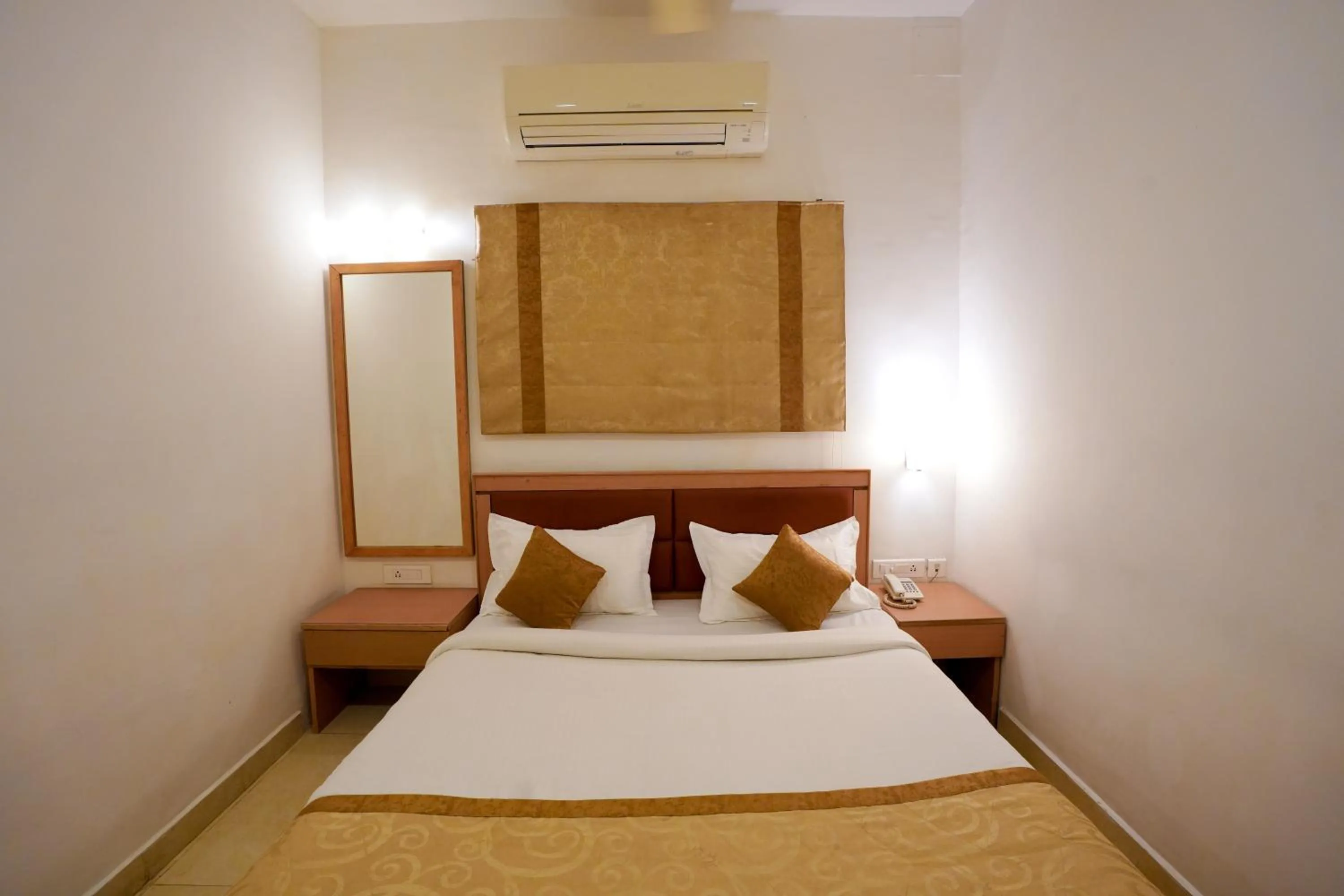 Standard Double Room - No Windows in Avenue 11 Boutique Residences, Poes Garden Chennai