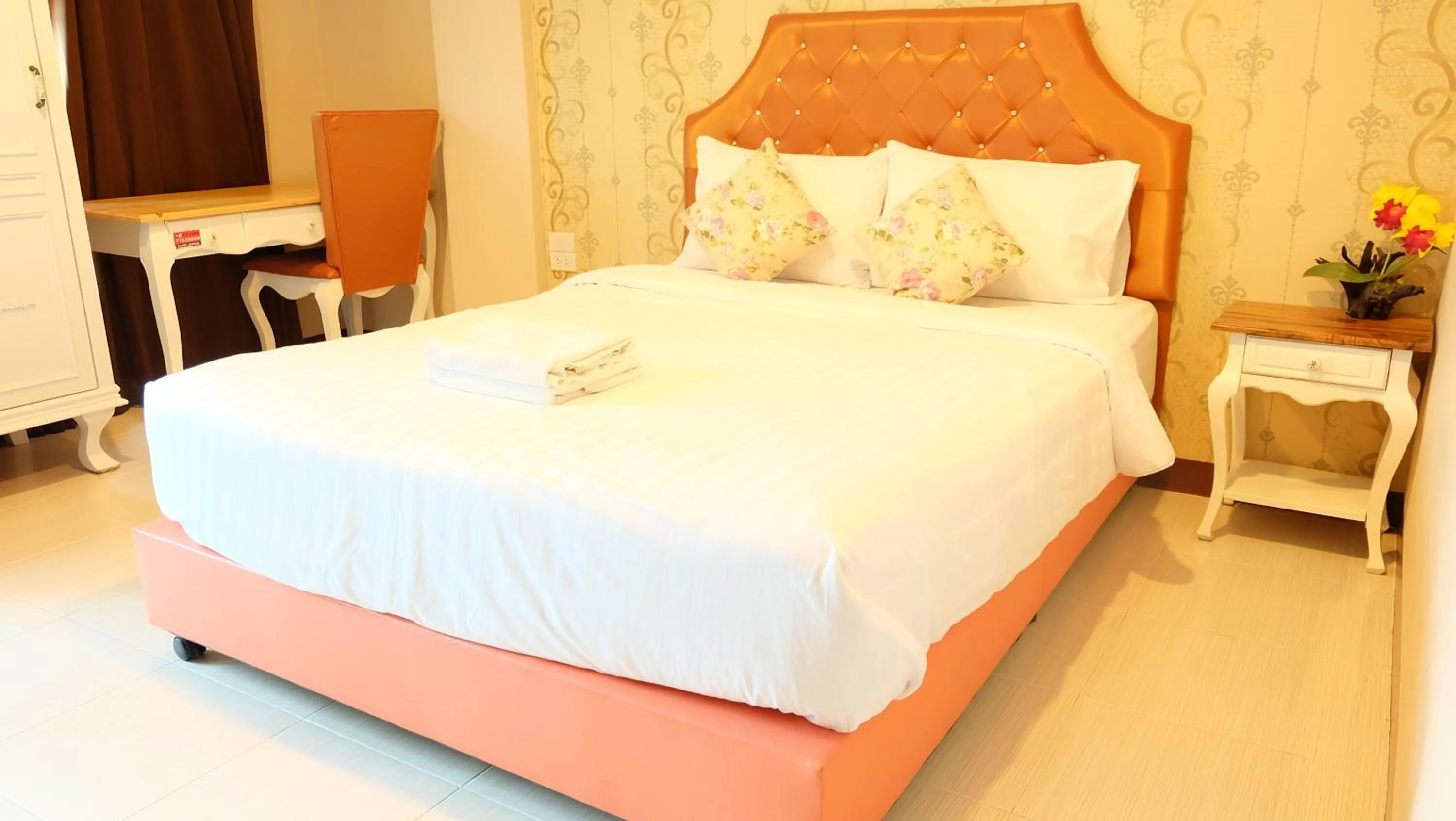Budget Double Room in Kesorn Boutique Residence at 8 Riew