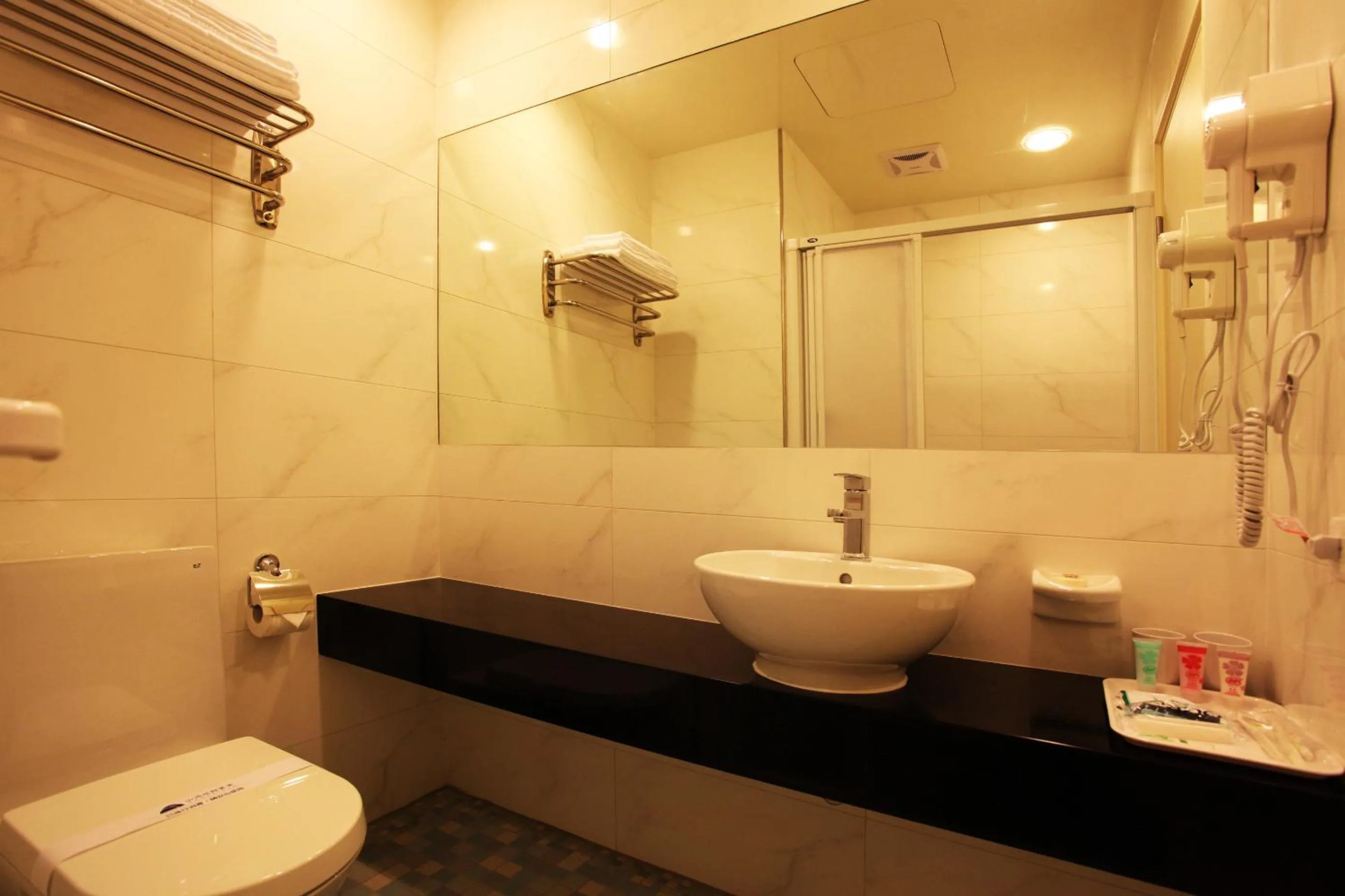 Standard Twin Room in Sankaikan Hotel