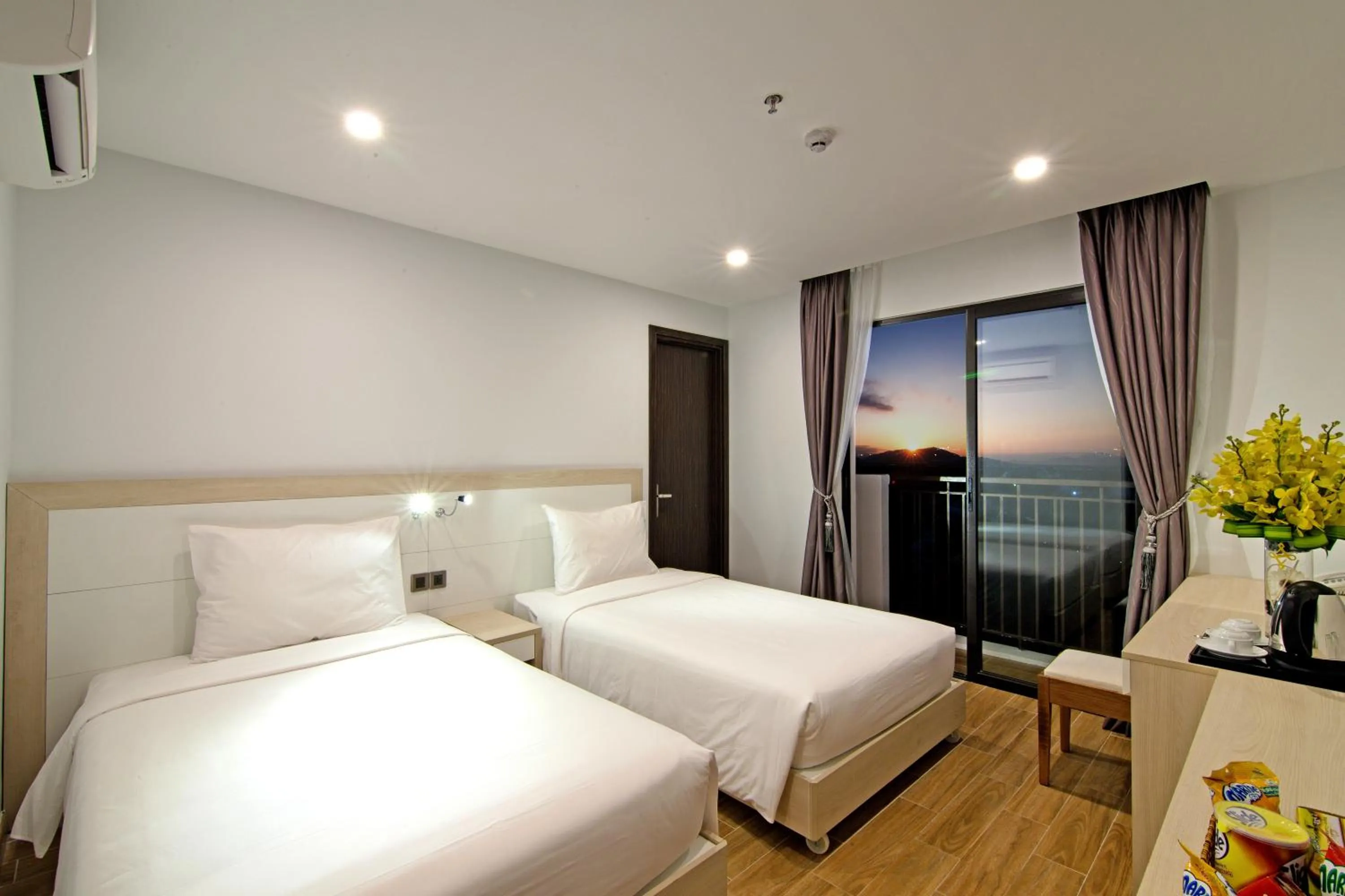 Deluxe Double or Twin Room with Mountain View and Balcony in An Vista Hotel