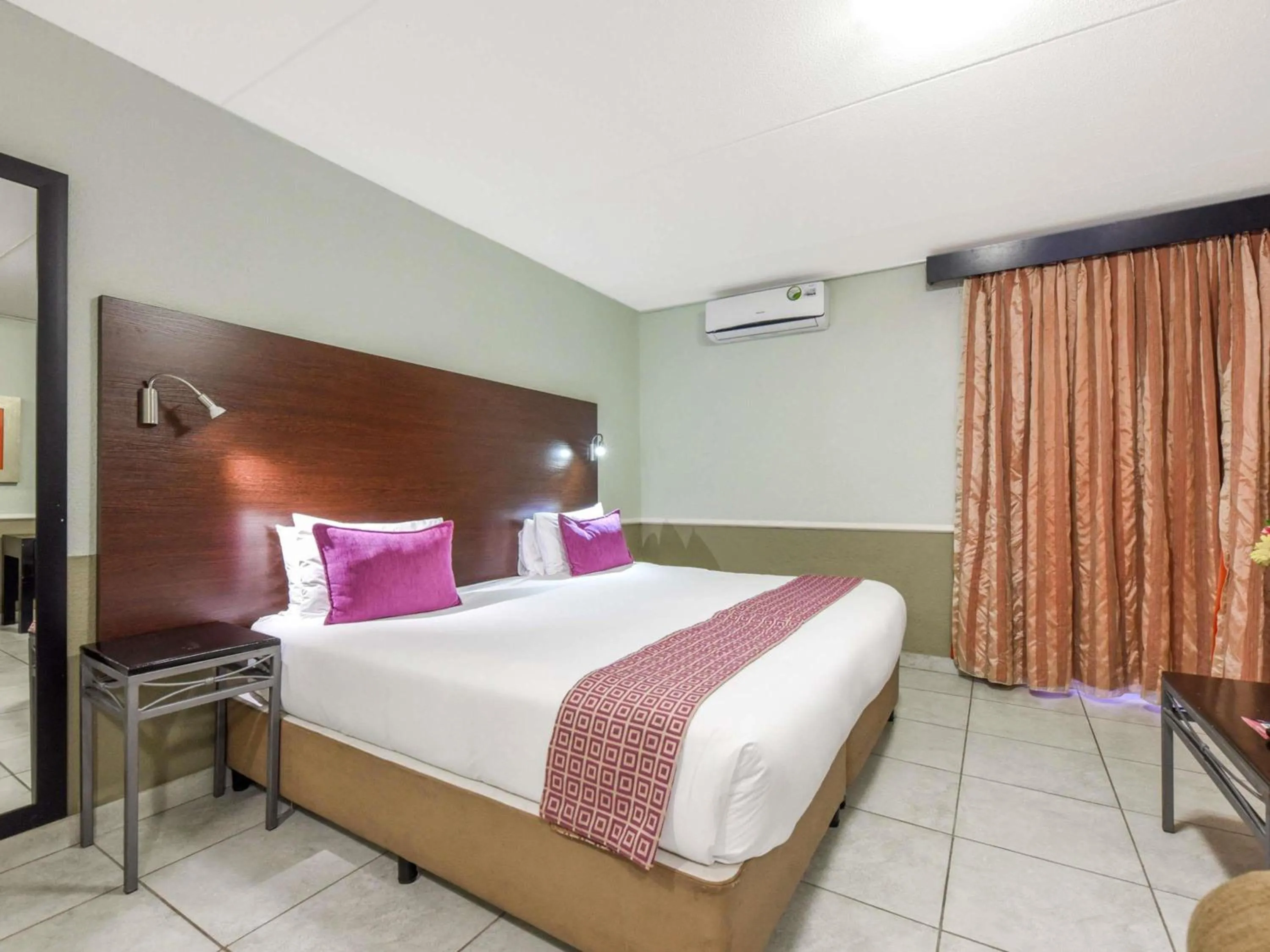 Deluxe Double Room in Mercure Hotel Nelspruit