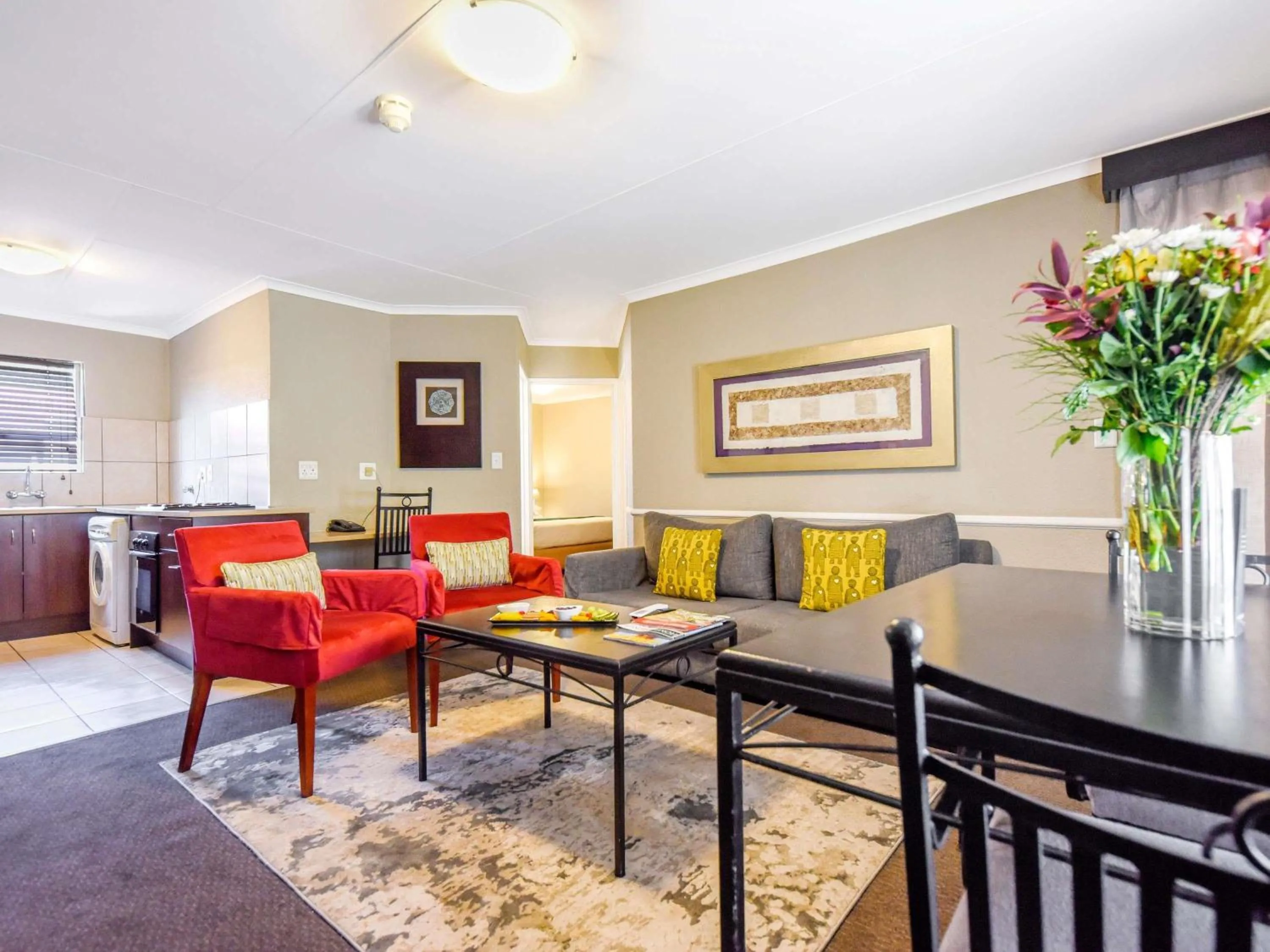 Standard Apartment with 1 Queen bed  in Mercure Hotel Bedfordview