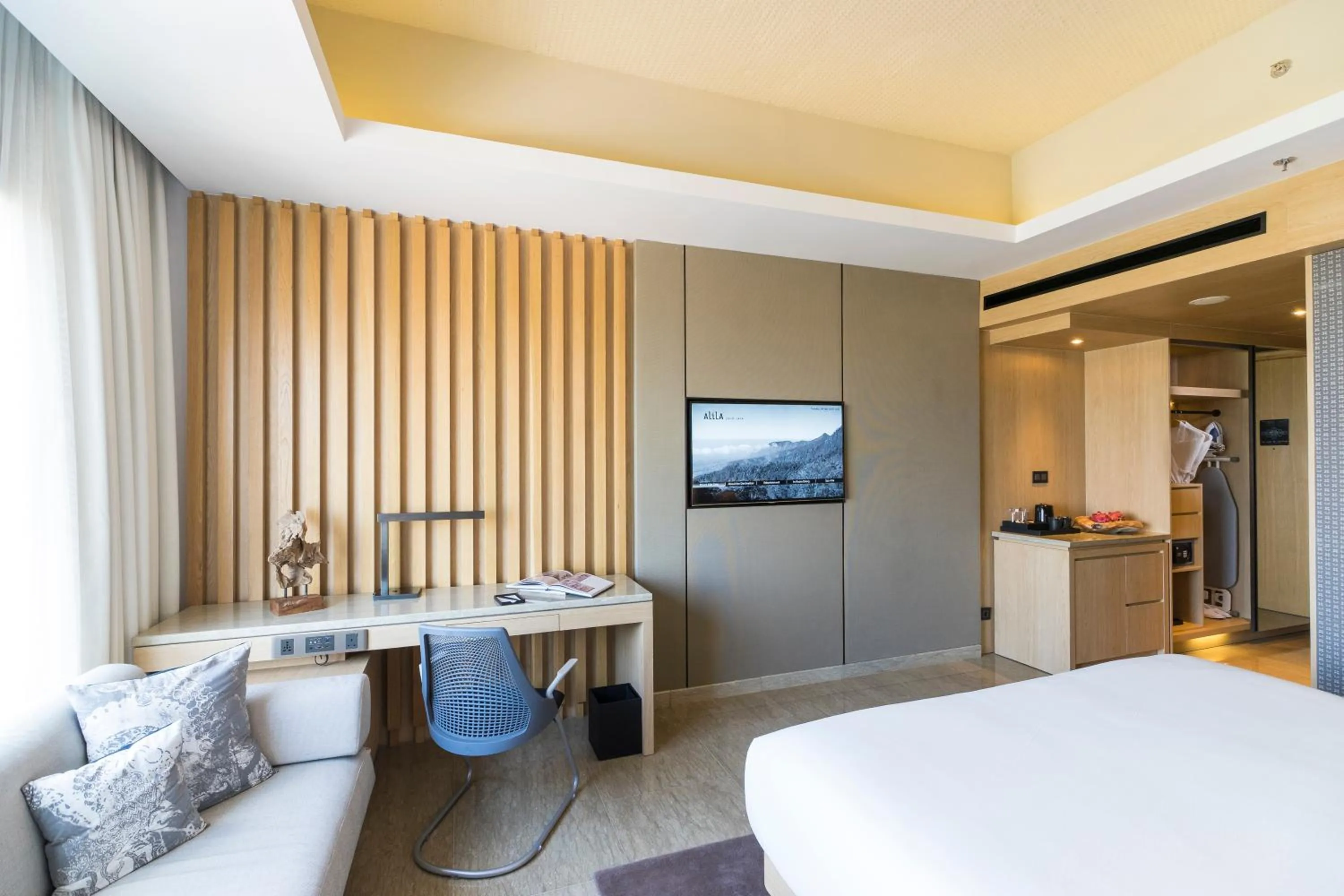 King Room with Mountain View in Alila Solo