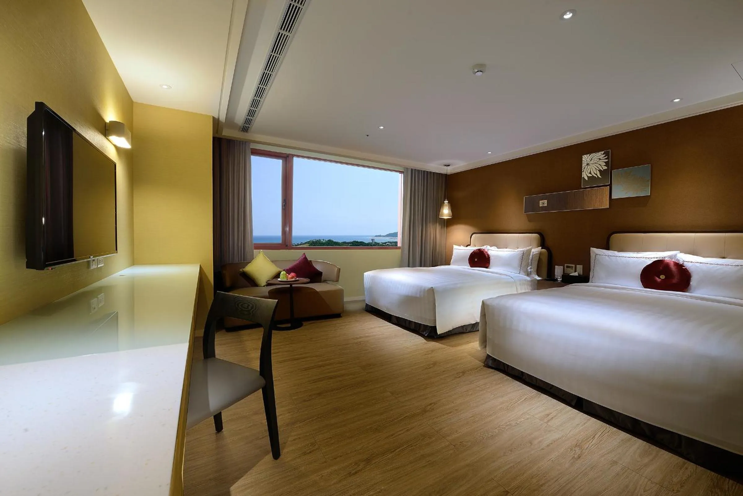 Quadruple Room in Shiny Ocean Hotel
