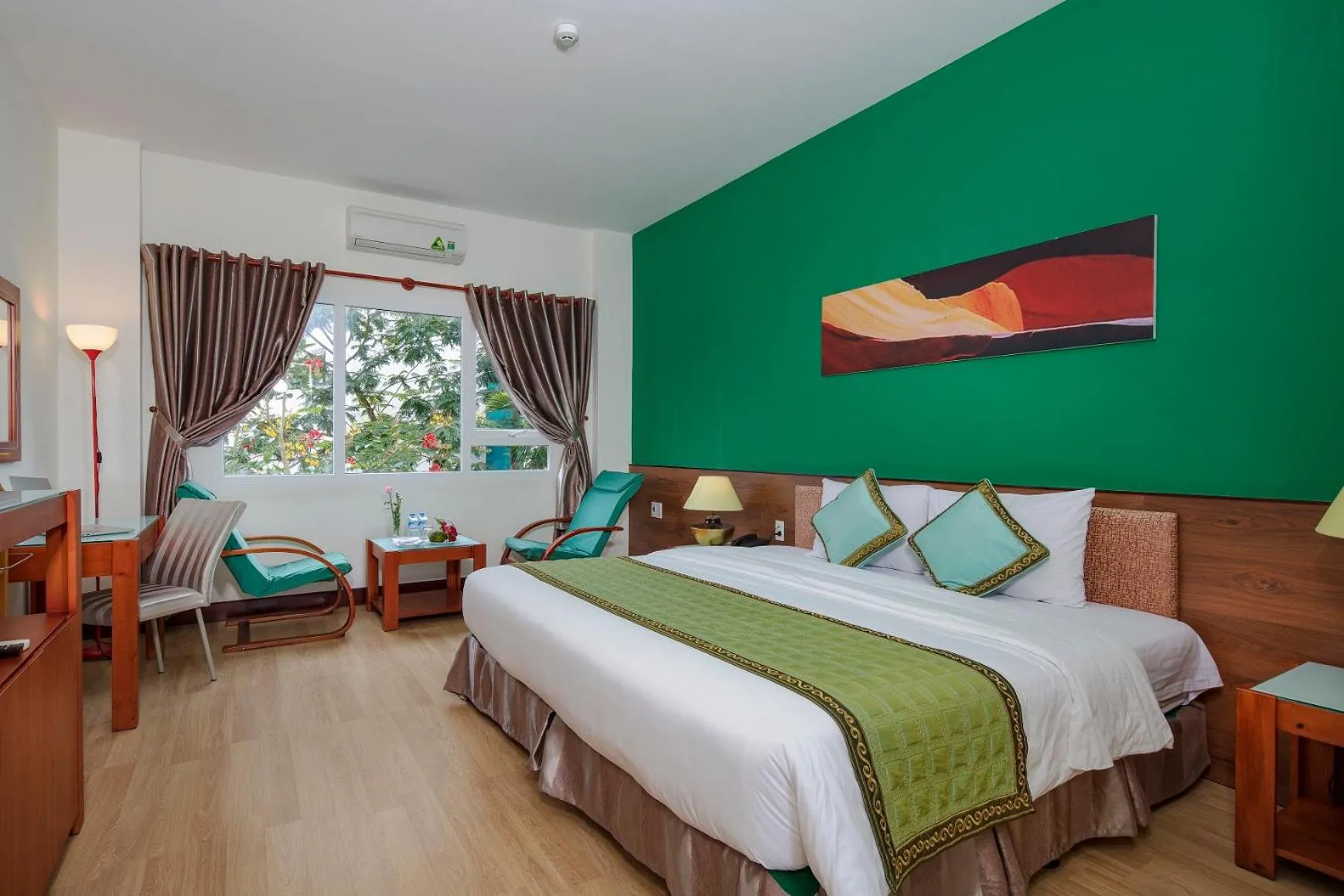 Standard Twin Room in Sai Gon Phong Nha Hotel