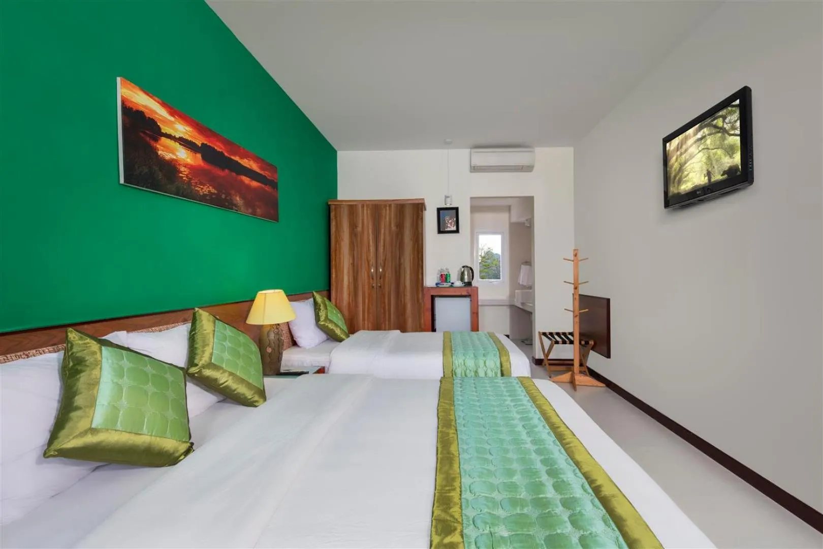 Deluxe Double Room in Sai Gon Phong Nha Hotel
