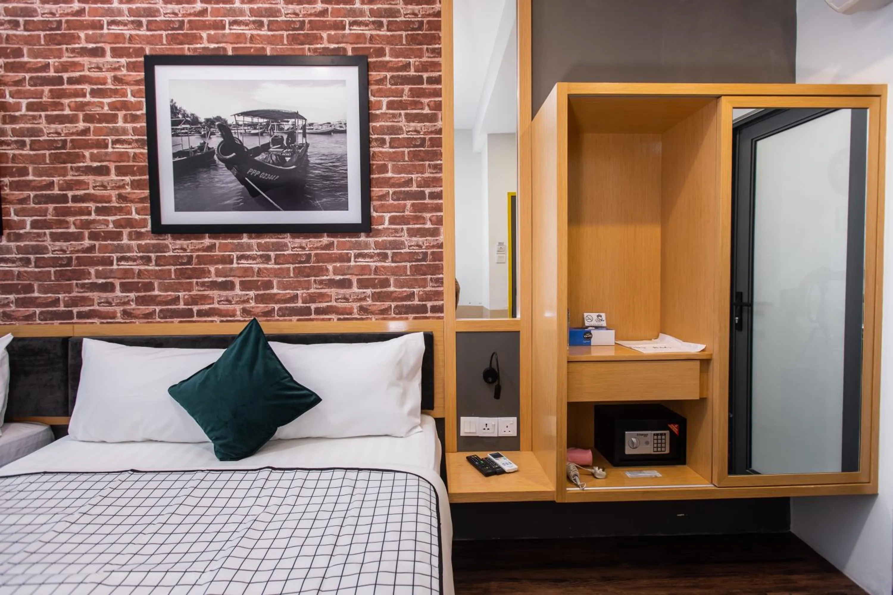 Deluxe Quadruple Room in B Street Hotel