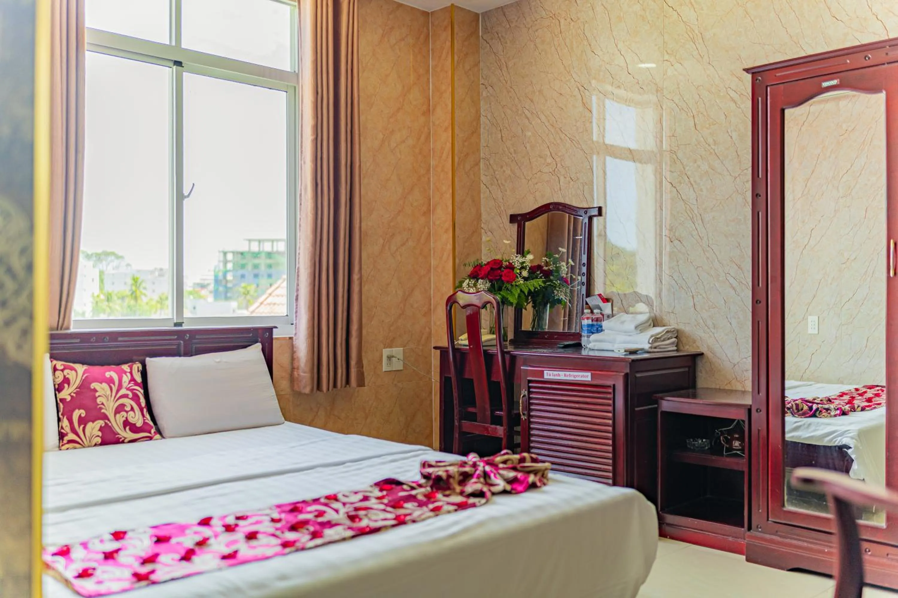Double Room in Thi Long Phụng Hotel